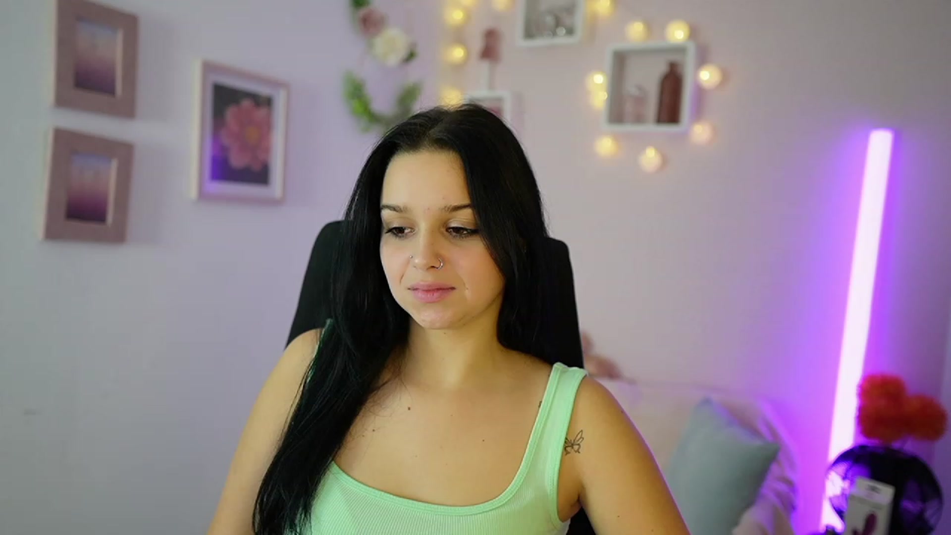 Gallery image thumbnail from Sola_Zola18's myfreecams stream on, 11/17/2023, 21:18 image 7 of 20