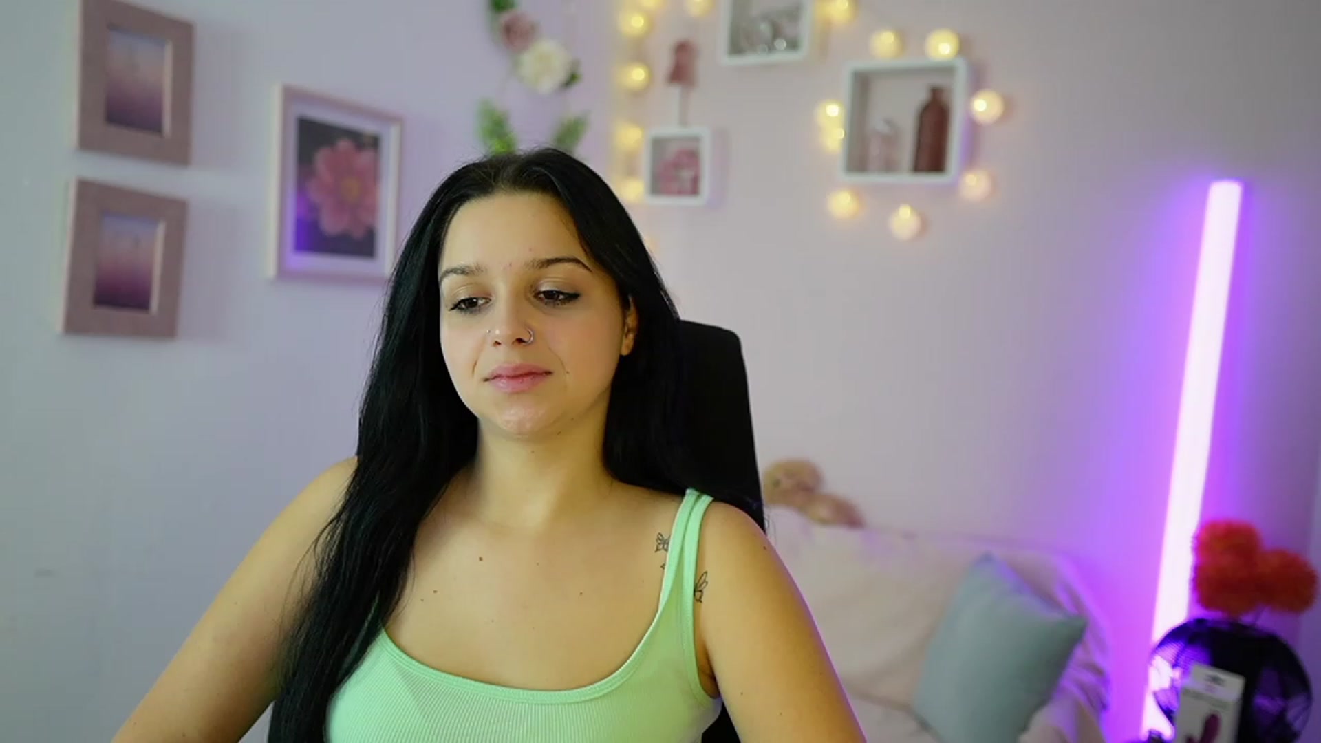 Gallery image thumbnail from Sola_Zola18's myfreecams stream on, 11/17/2023, 22:16 image 19 of 20
