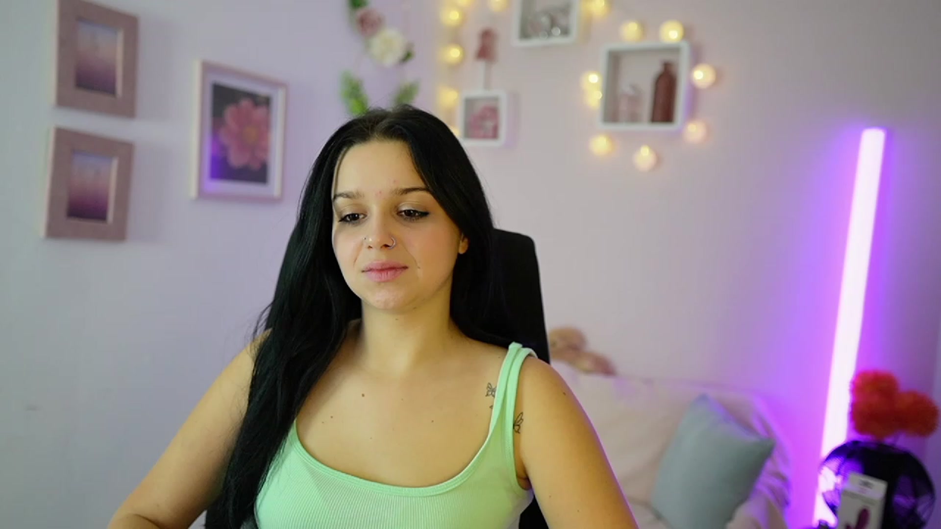 Gallery image thumbnail from Sola_Zola18's myfreecams stream on, 11/17/2023, 22:16 image 1 of 20