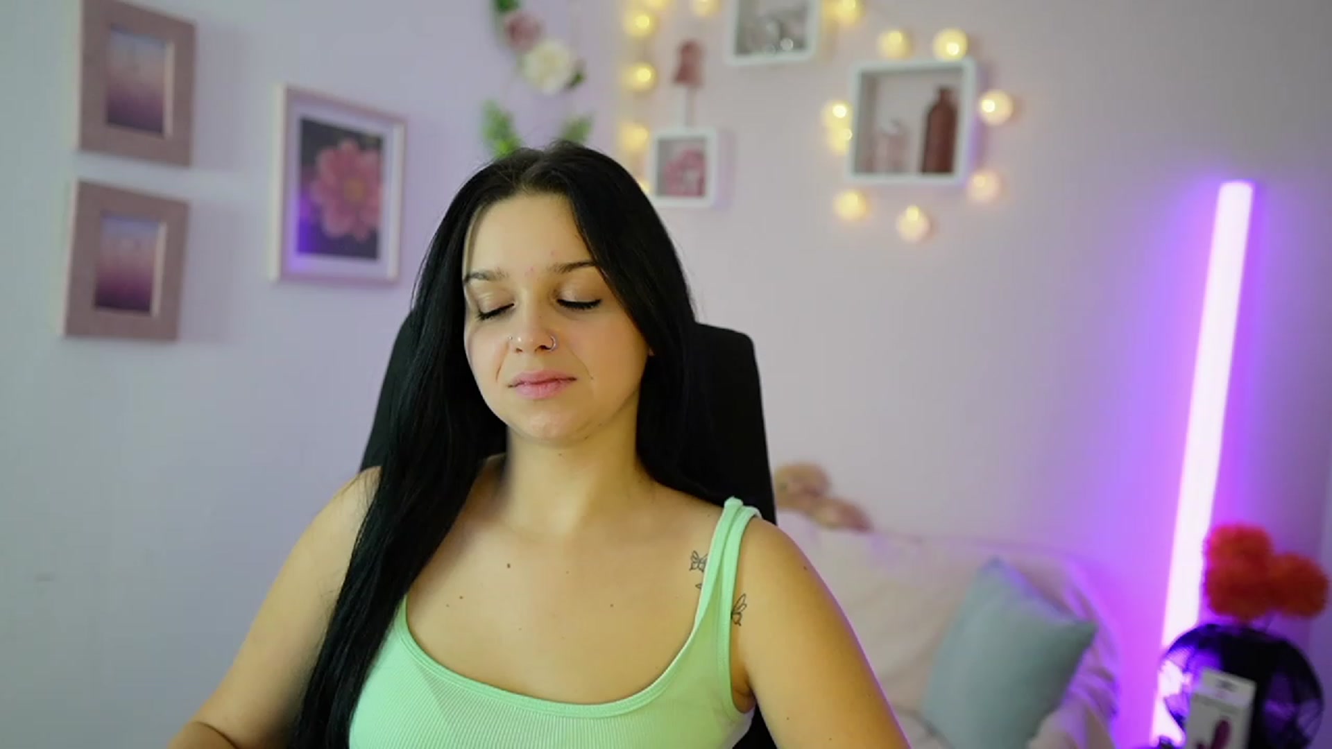 Gallery image thumbnail from Sola_Zola18's myfreecams stream on, 11/17/2023, 22:16 image 6 of 20