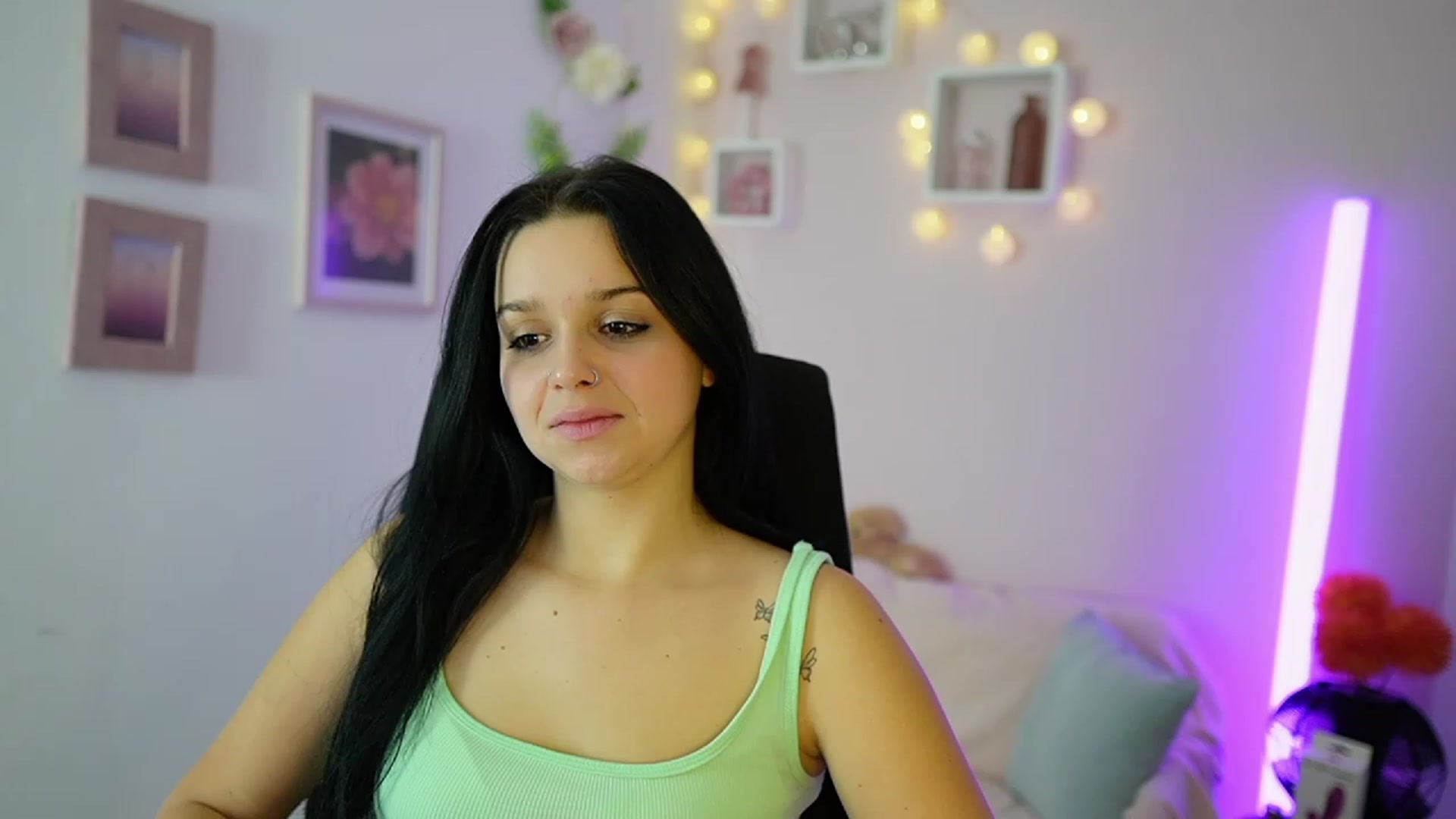 Gallery image thumbnail from Sola_Zola18's myfreecams stream on, 11/17/2023, 22:16 image 2 of 20