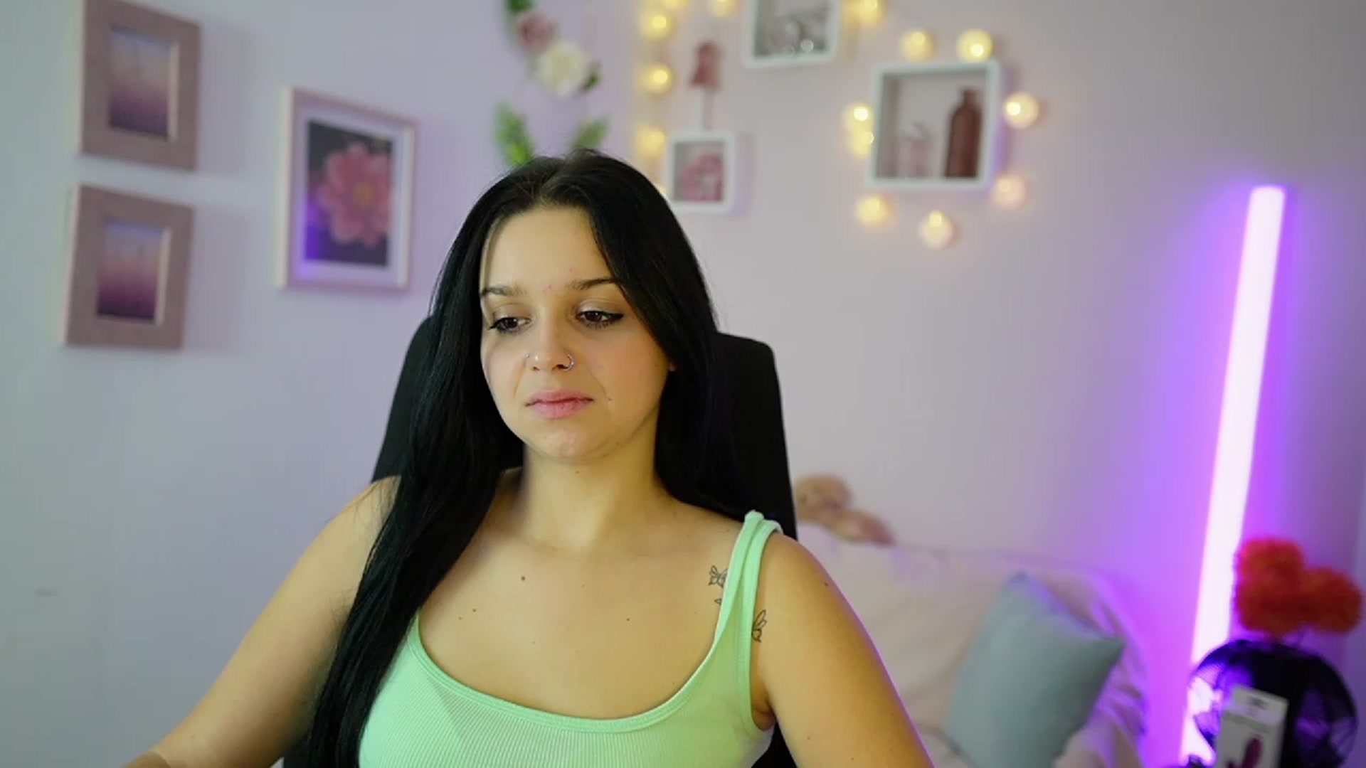 Gallery image thumbnail from Sola_Zola18's myfreecams stream on, 11/17/2023, 22:16 image 8 of 20