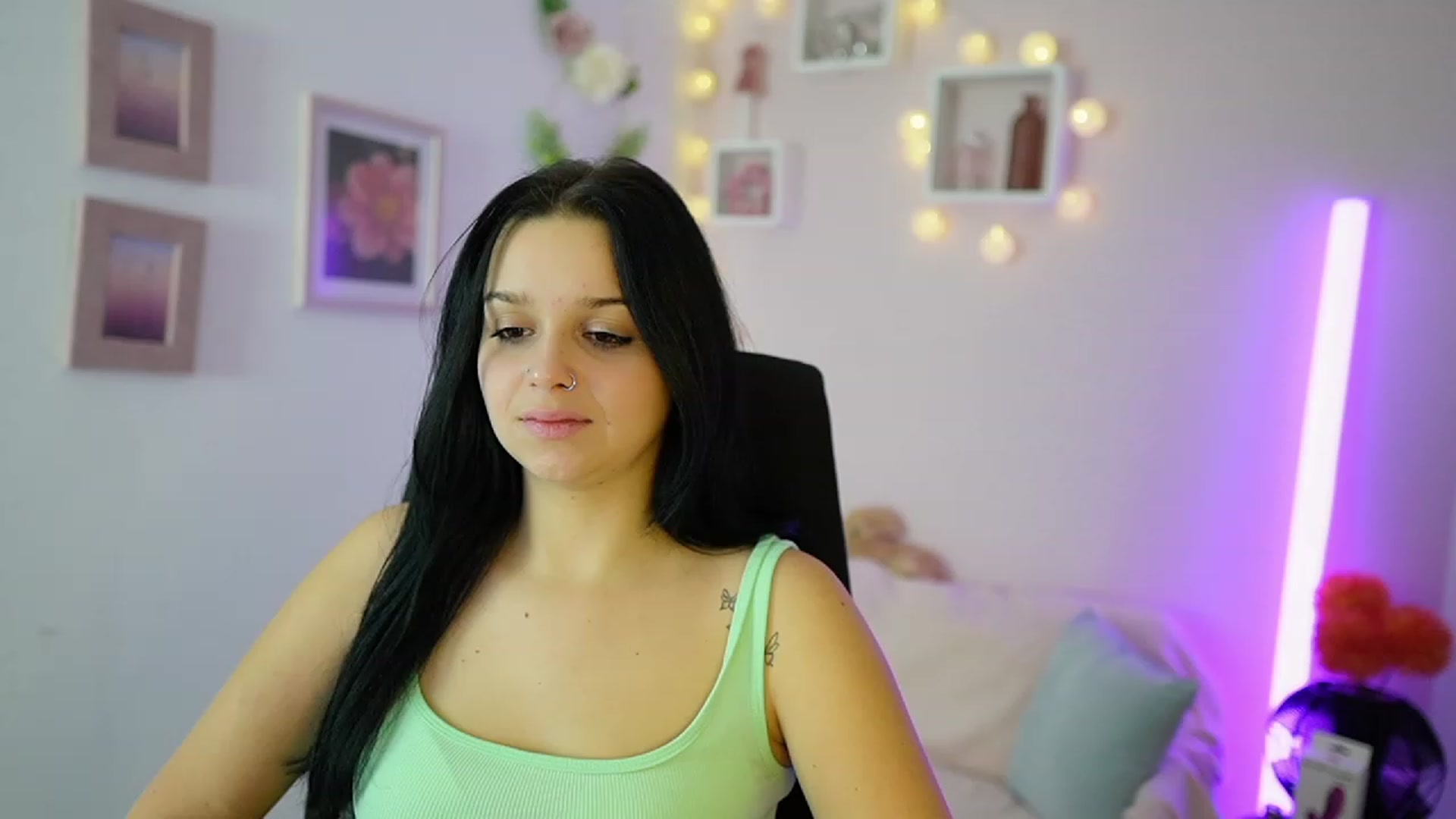 Gallery image thumbnail from Sola_Zola18's myfreecams stream on, 11/17/2023, 22:16 image 16 of 20