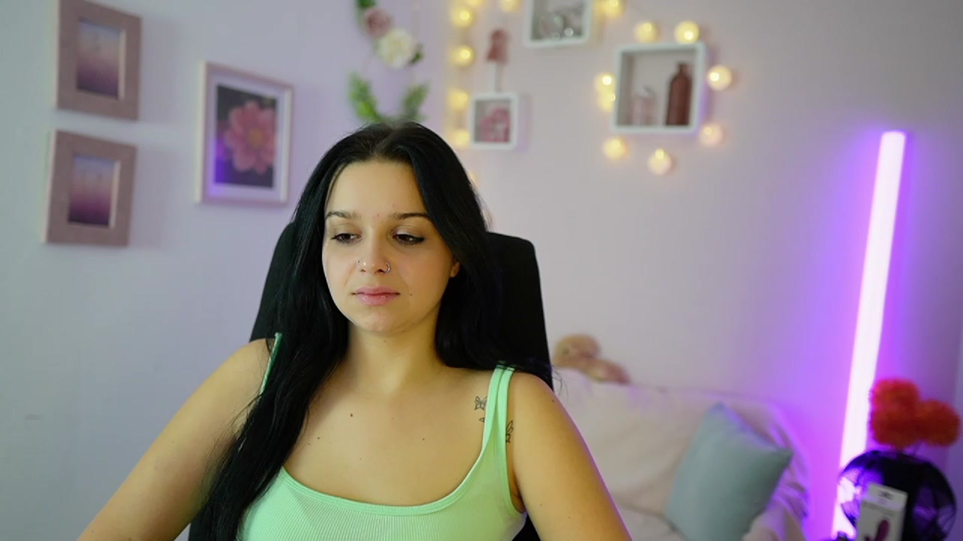 Gallery image thumbnail from Sola_Zola18's myfreecams stream on, 11/17/2023, 22:16 image 20 of 20
