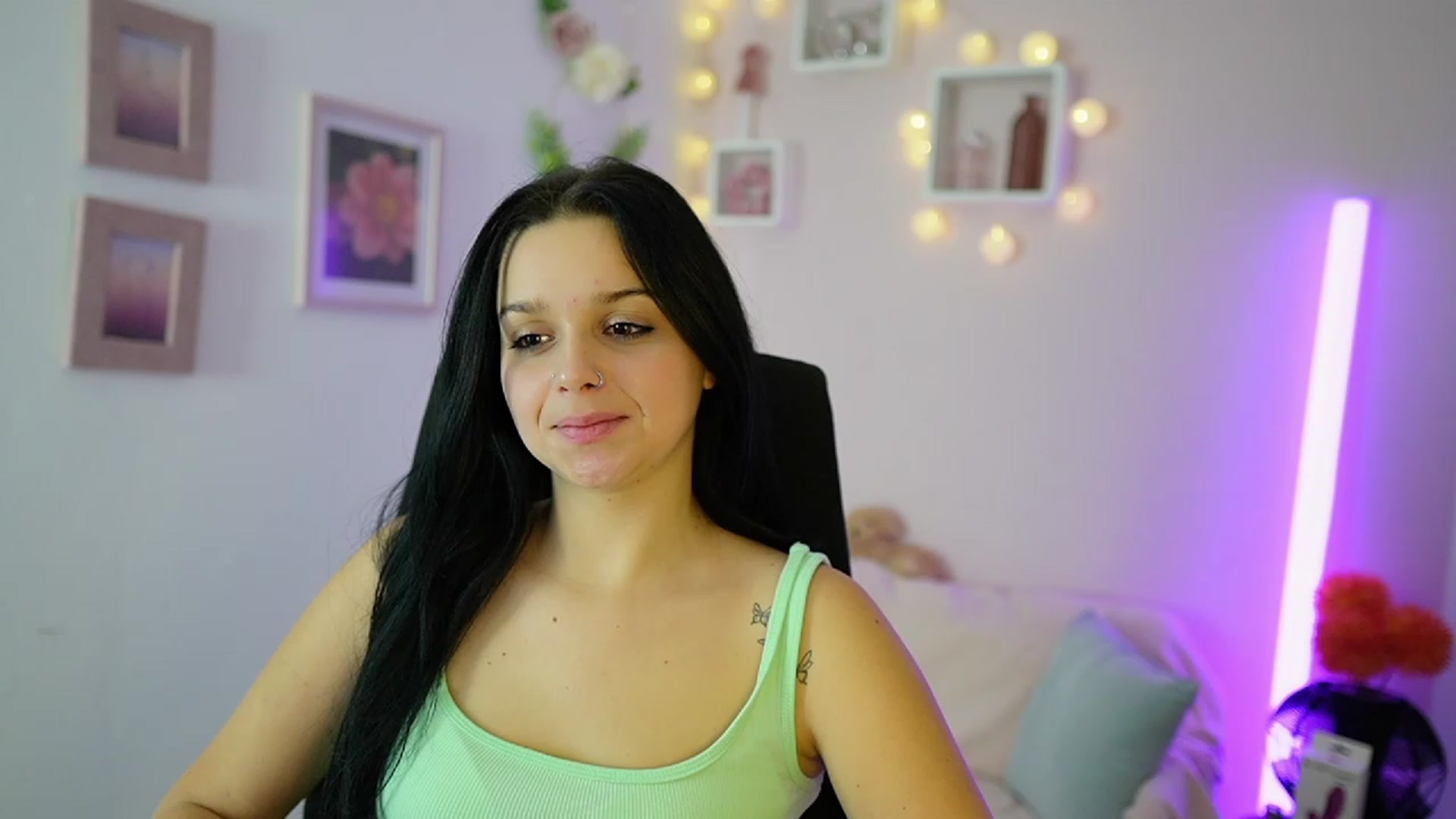 Gallery image thumbnail from Sola_Zola18's myfreecams stream on, 11/17/2023, 22:16 image 3 of 20
