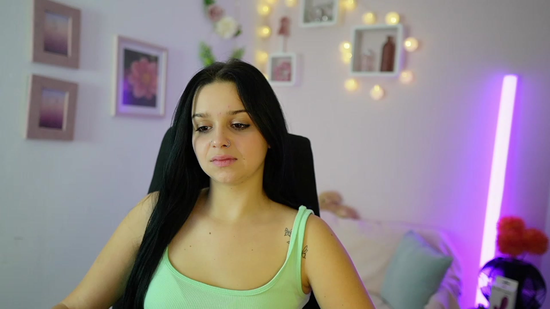 Gallery image thumbnail from Sola_Zola18's myfreecams stream on, 11/17/2023, 22:16 image 7 of 20