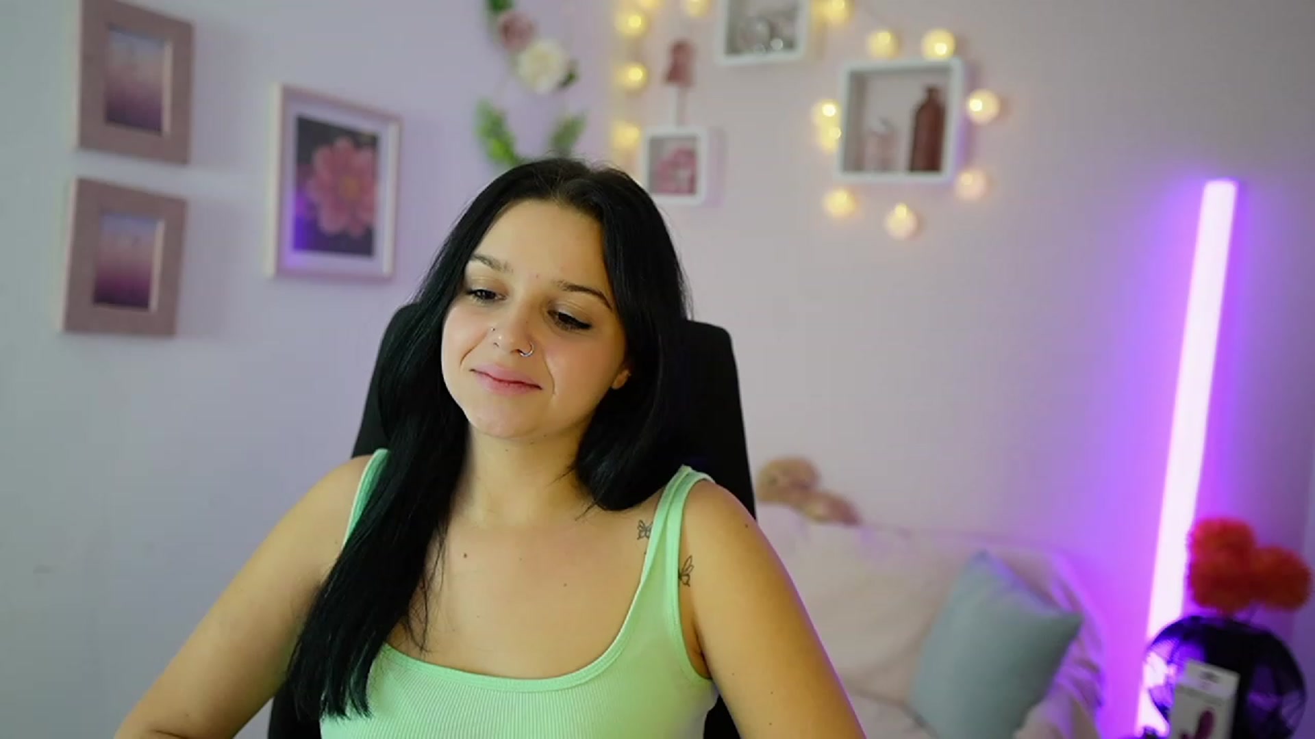 Gallery image thumbnail from Sola_Zola18's myfreecams stream on, 11/17/2023, 23:31 image 5 of 20
