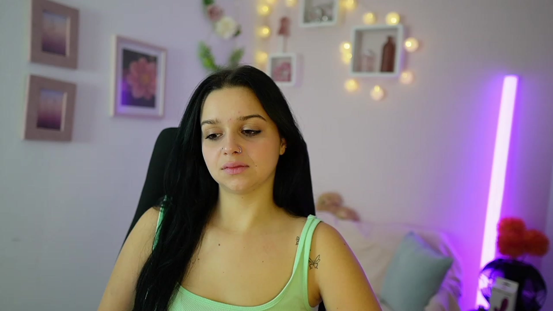Gallery image thumbnail from Sola_Zola18's myfreecams stream on, 11/17/2023, 23:31 image 9 of 20