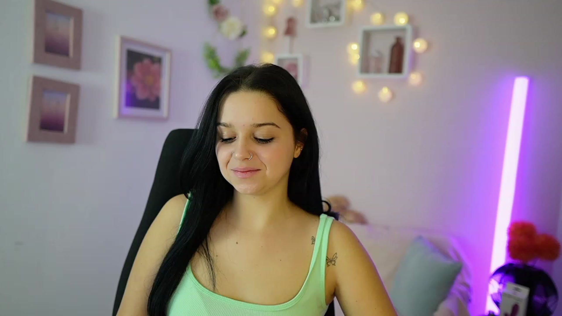 Gallery image thumbnail from Sola_Zola18's myfreecams stream on, 11/17/2023, 23:31 image 4 of 20