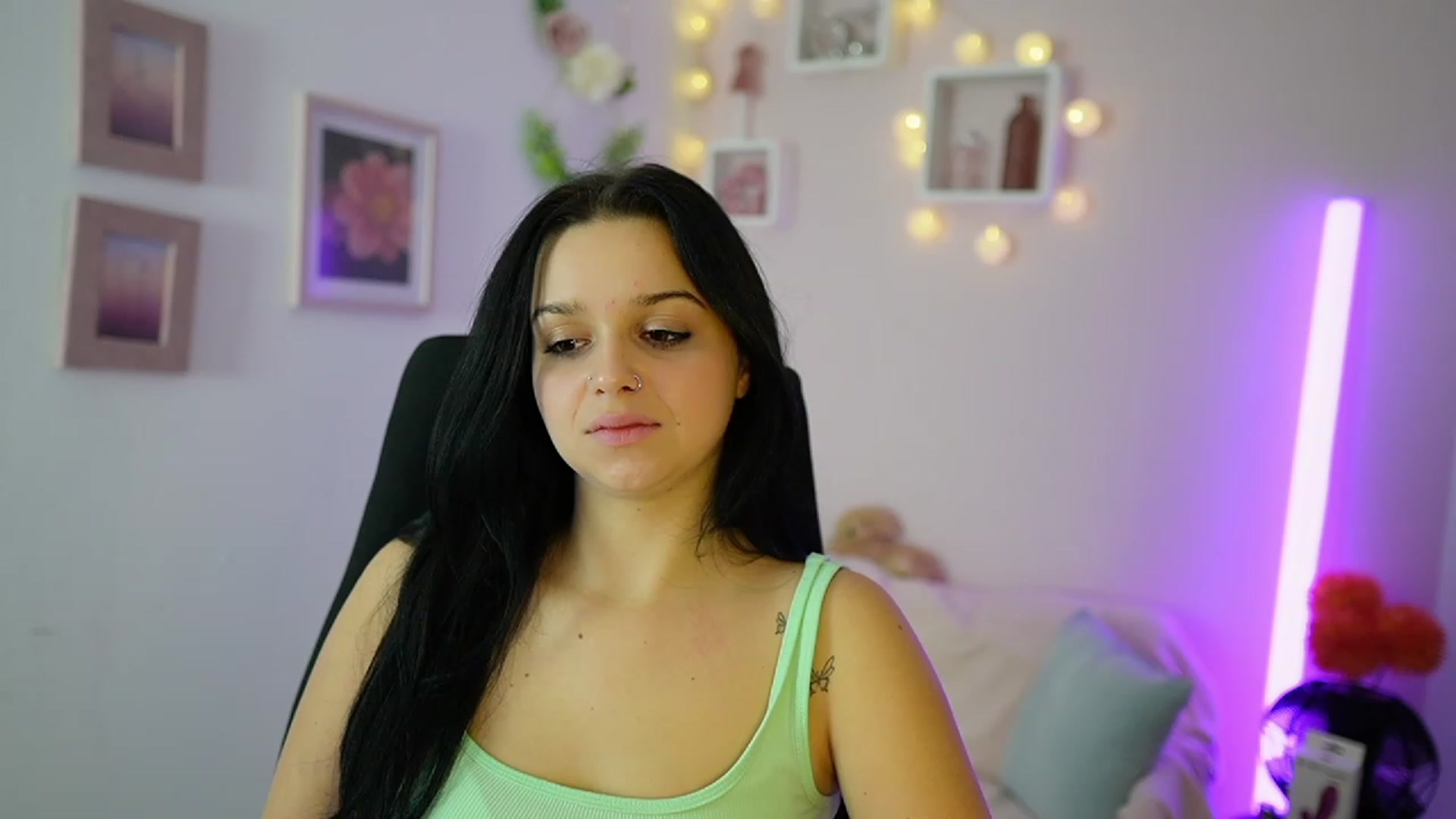 Gallery image thumbnail from Sola_Zola18's myfreecams stream on, 11/17/2023, 23:31 image 8 of 20