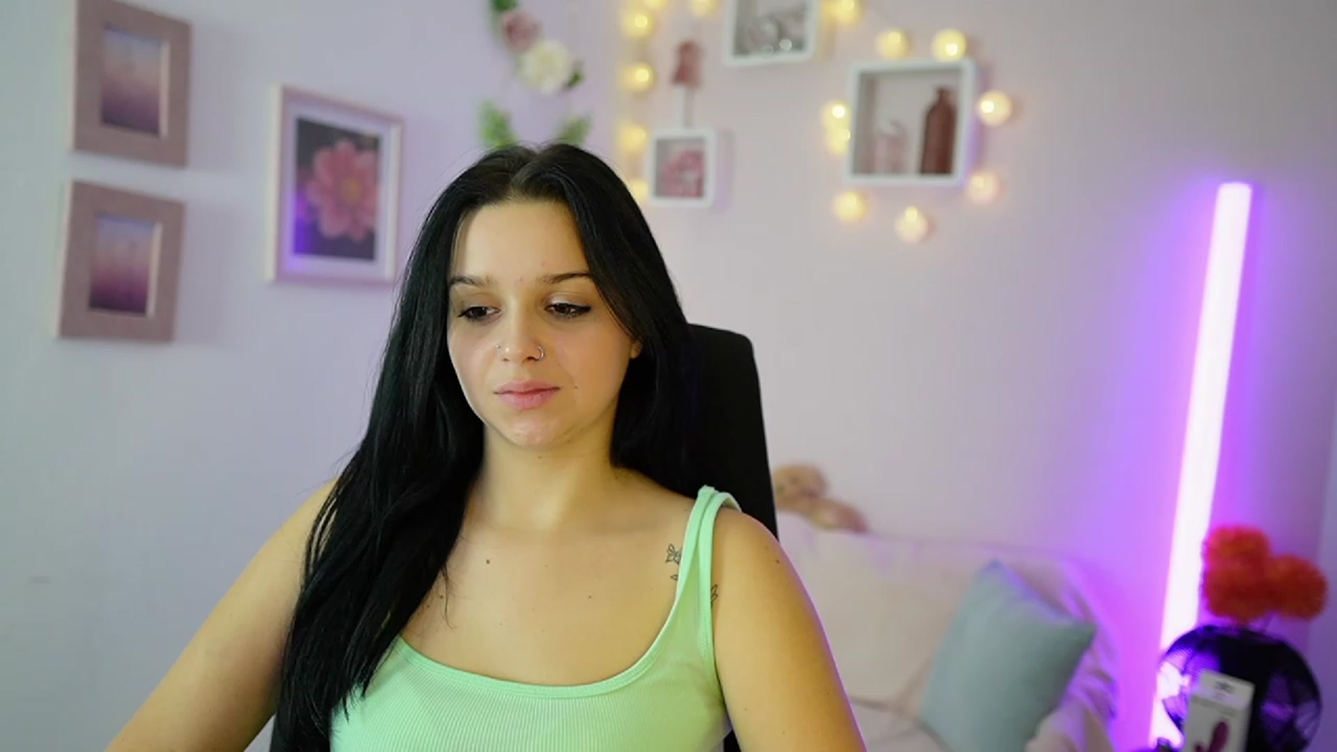 Gallery image thumbnail from Sola_Zola18's myfreecams stream on, 11/17/2023, 23:31 image 15 of 20