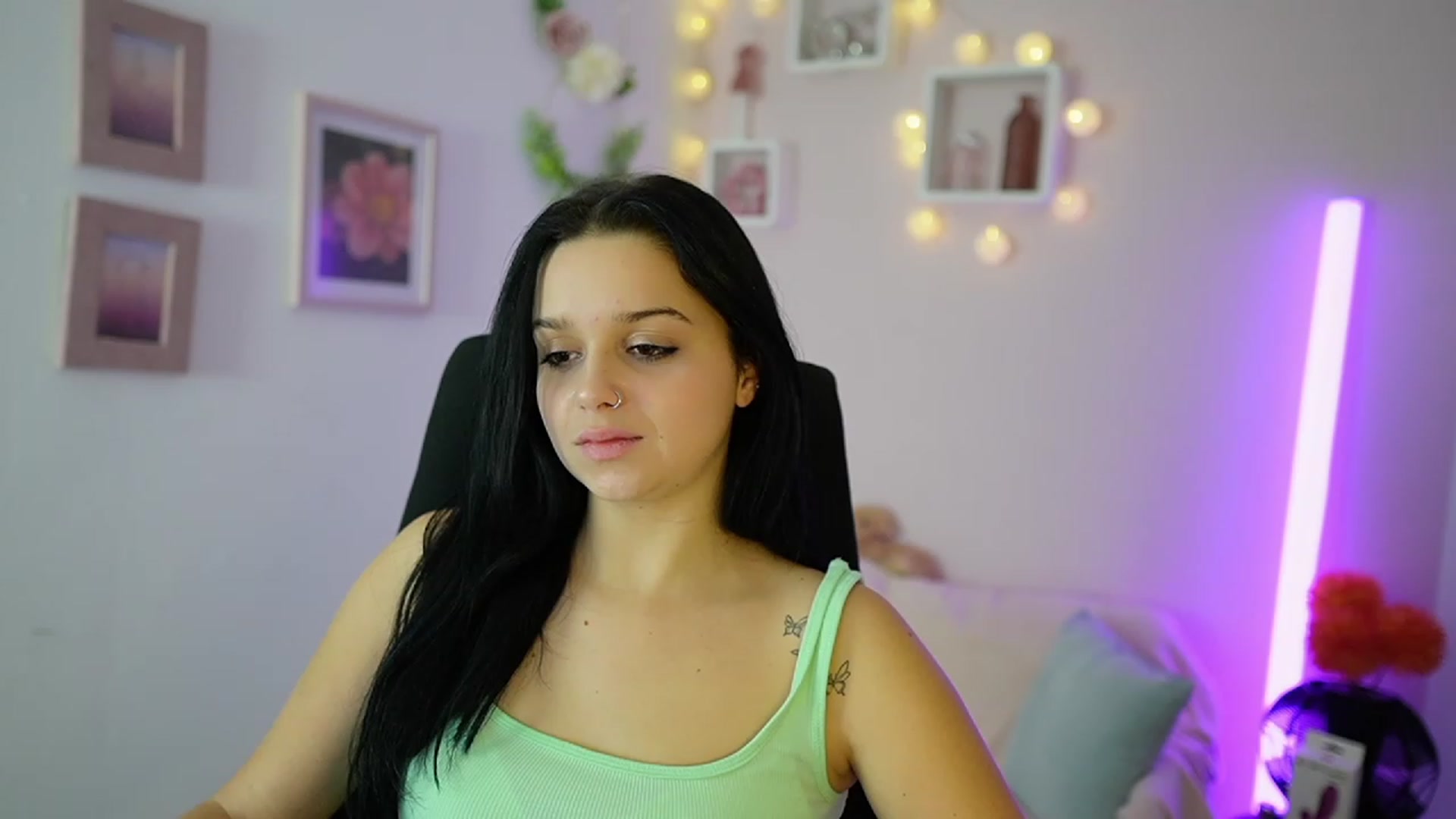 Gallery image thumbnail from Sola_Zola18's myfreecams stream on, 11/17/2023, 23:31 image 19 of 20