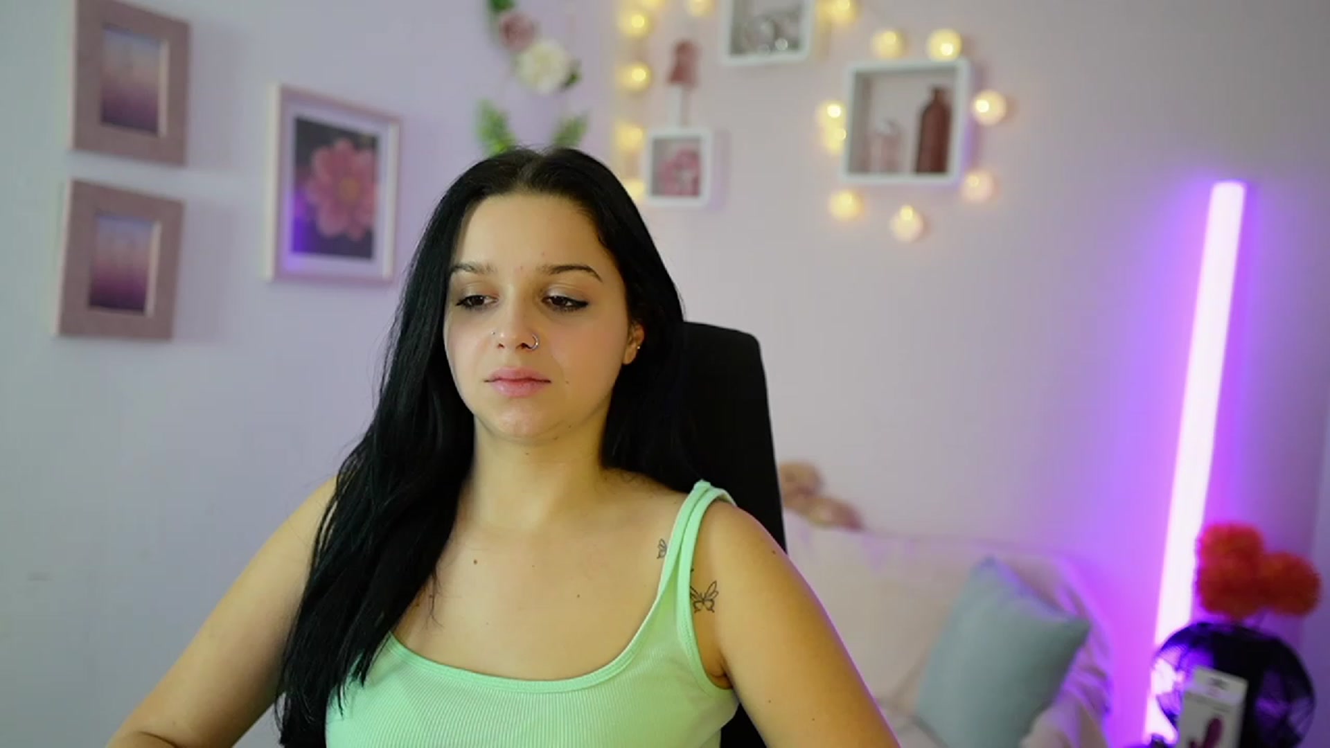 Gallery image thumbnail from Sola_Zola18's myfreecams stream on, 11/17/2023, 23:31 image 17 of 20