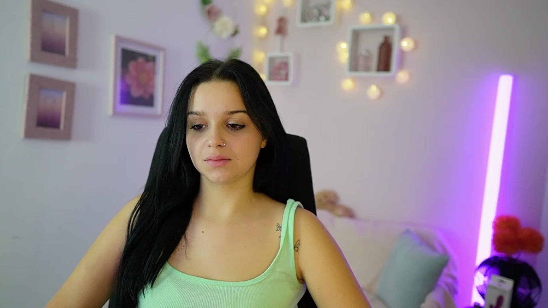 Gallery image thumbnail from Sola_Zola18's myfreecams stream on, 11/17/2023, 23:31 image 14 of 20