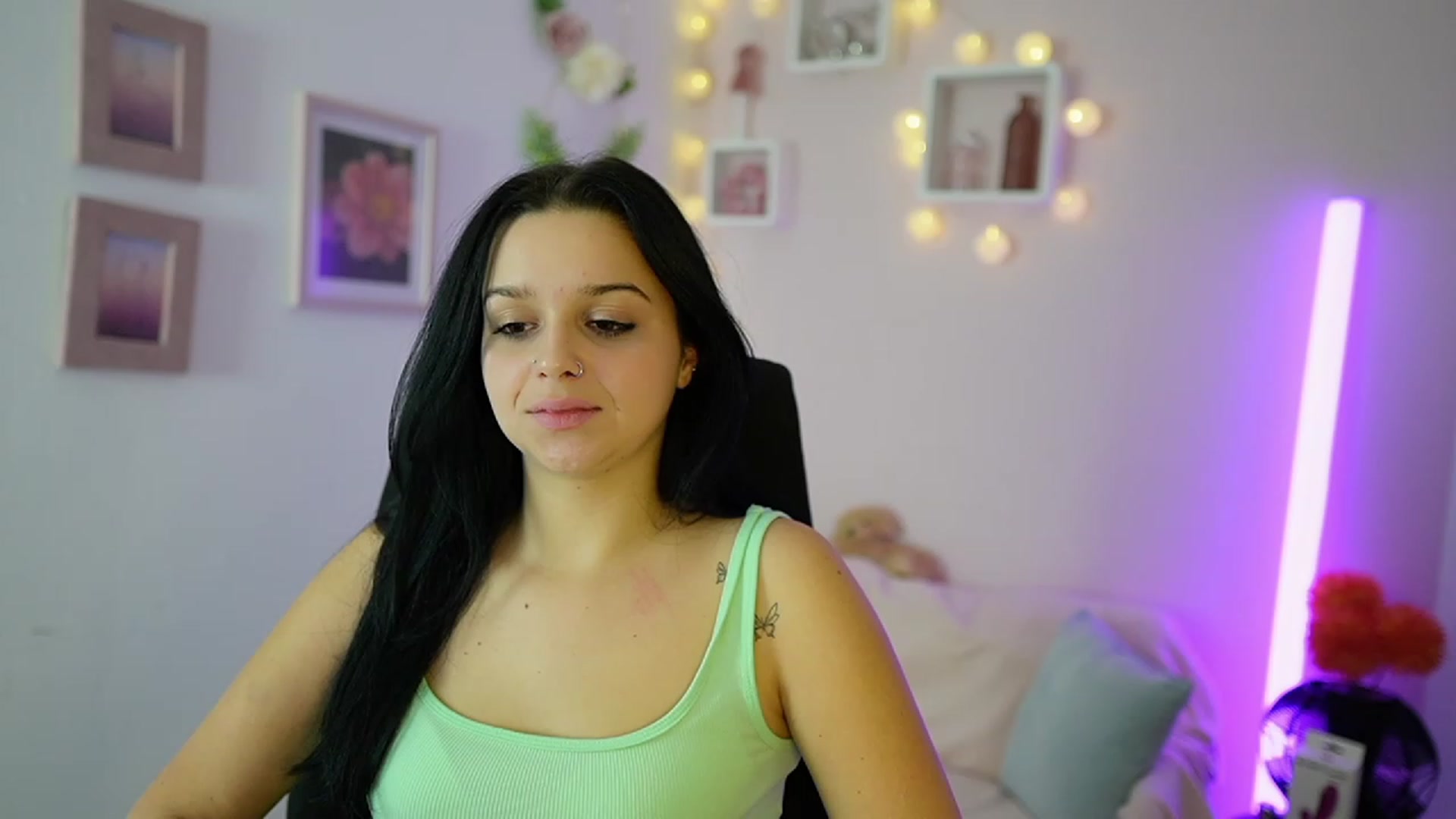 Gallery image thumbnail from Sola_Zola18's myfreecams stream on, 11/17/2023, 23:31 image 7 of 20