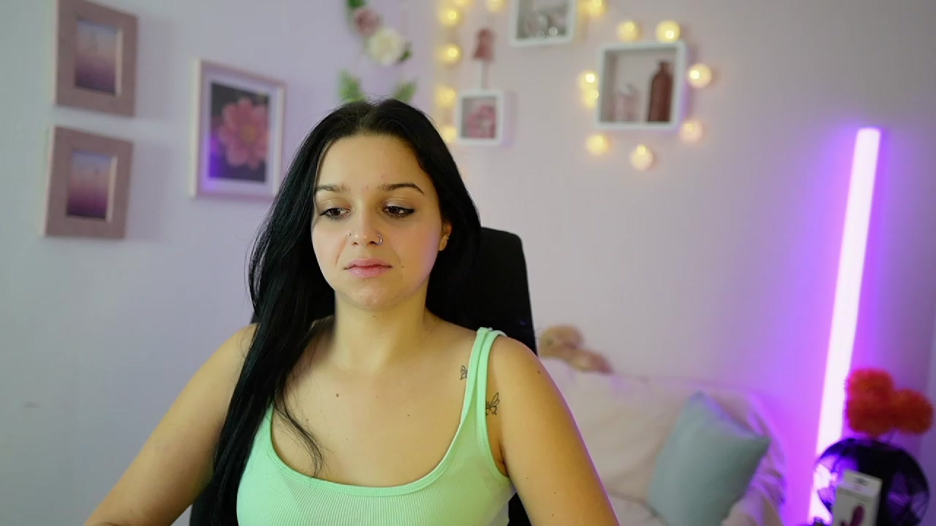 Gallery image thumbnail from Sola_Zola18's myfreecams stream on, 11/17/2023, 23:31 image 2 of 20