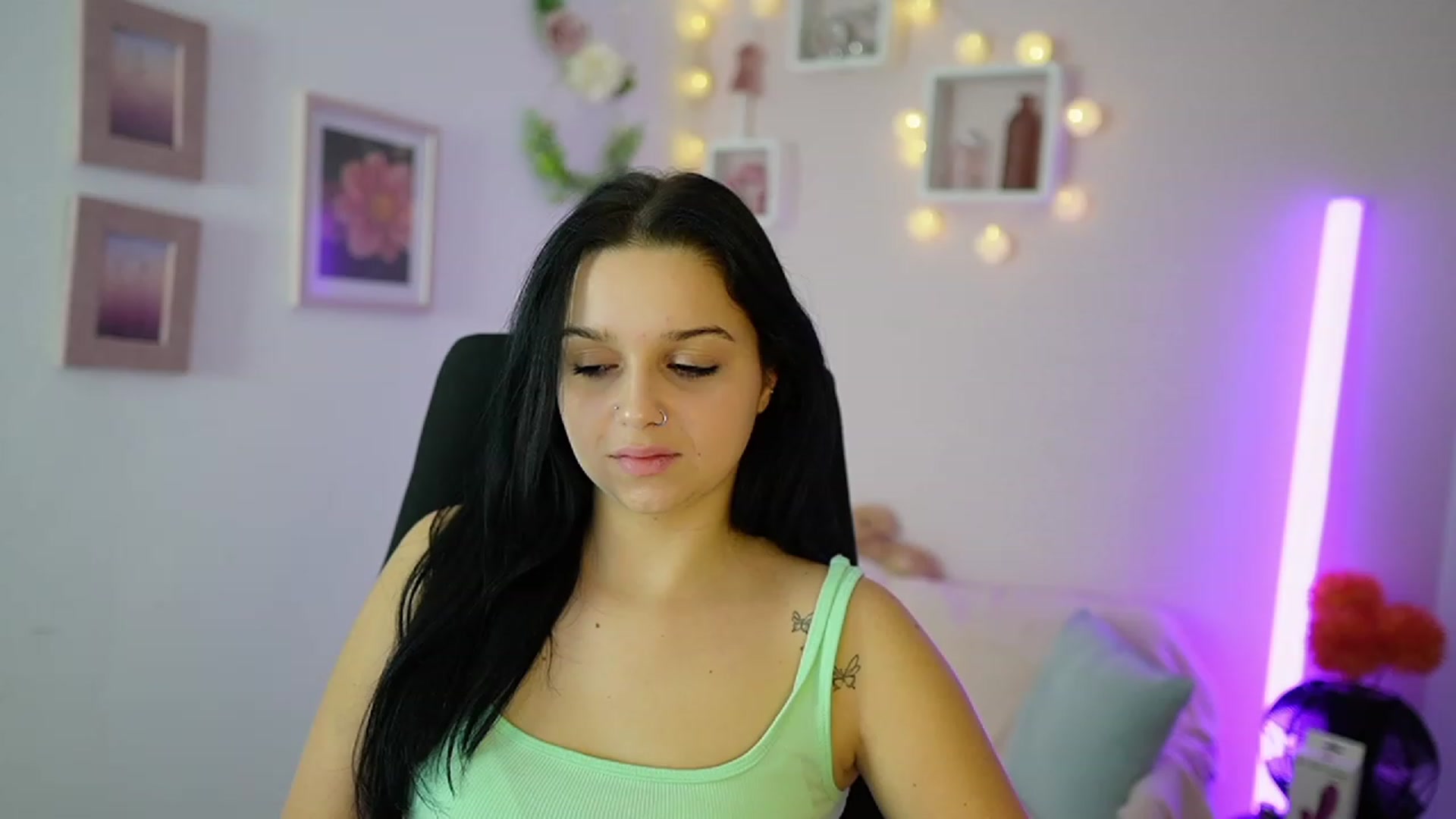 Gallery image thumbnail from Sola_Zola18's myfreecams stream on, 11/17/2023, 23:31 image 18 of 20