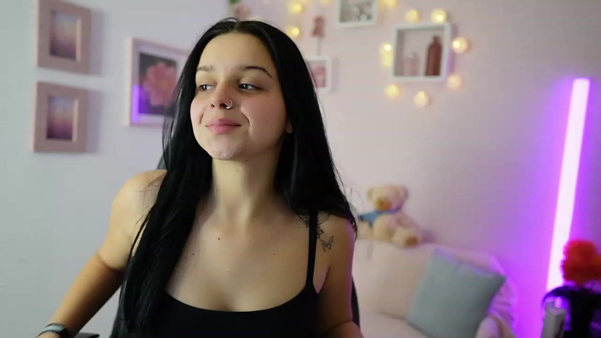 Gallery image thumbnail from Sola_Zola18's myfreecams stream on, 11/20/2023, 20:25 image 4 of 20