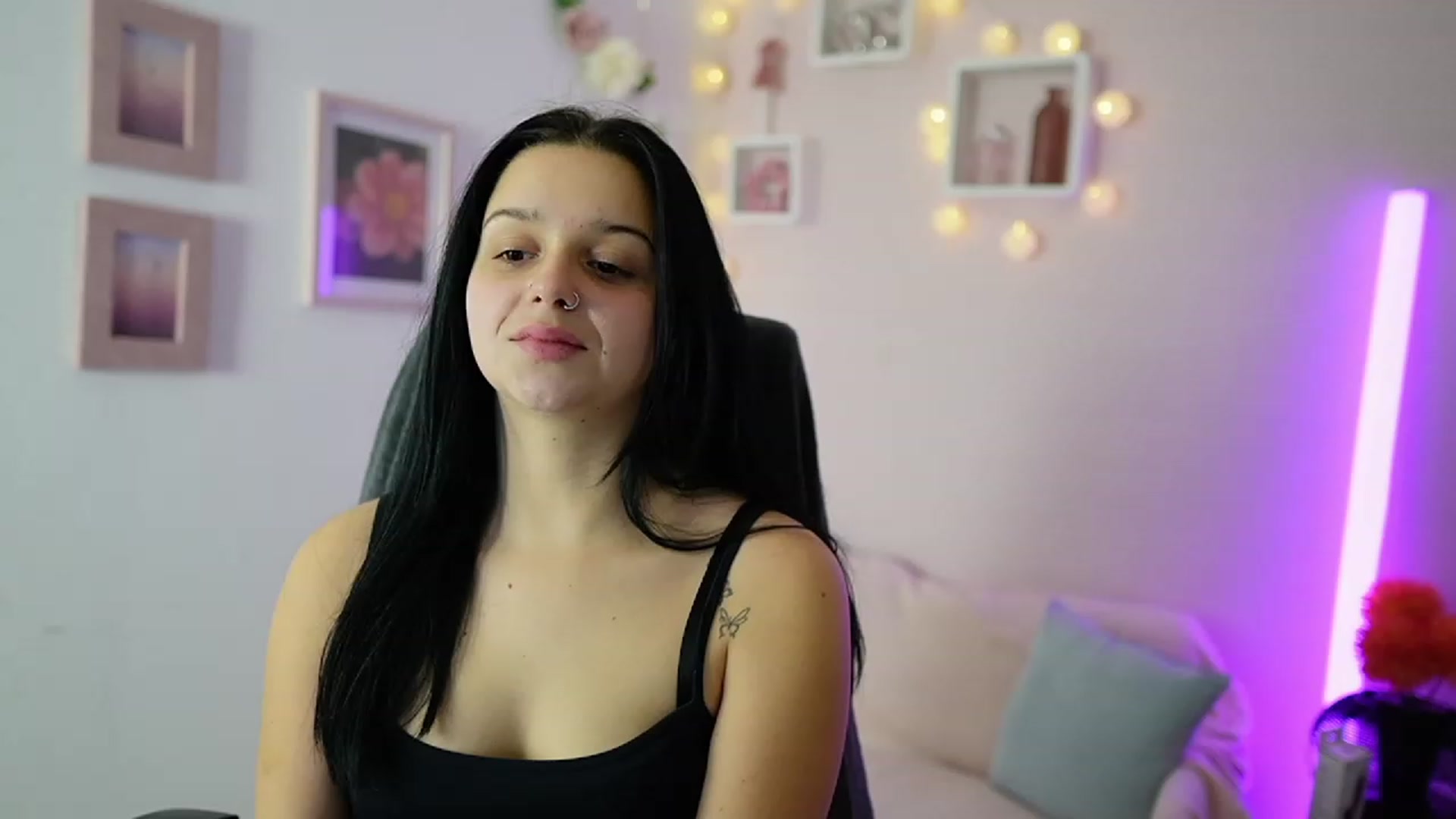 Gallery image thumbnail from Sola_Zola18's myfreecams stream on, 11/20/2023, 20:25 image 15 of 20