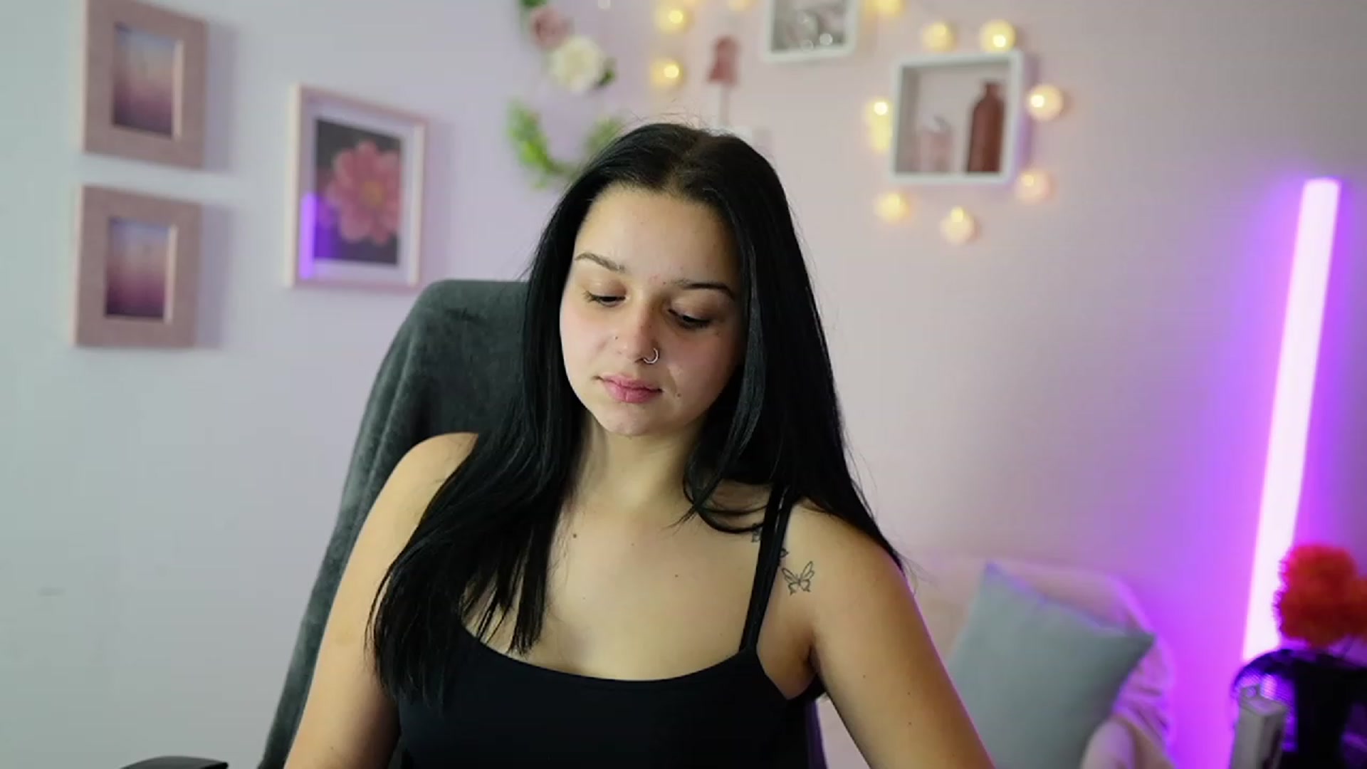 Gallery image thumbnail from Sola_Zola18's myfreecams stream on, 11/20/2023, 20:25 image 10 of 20