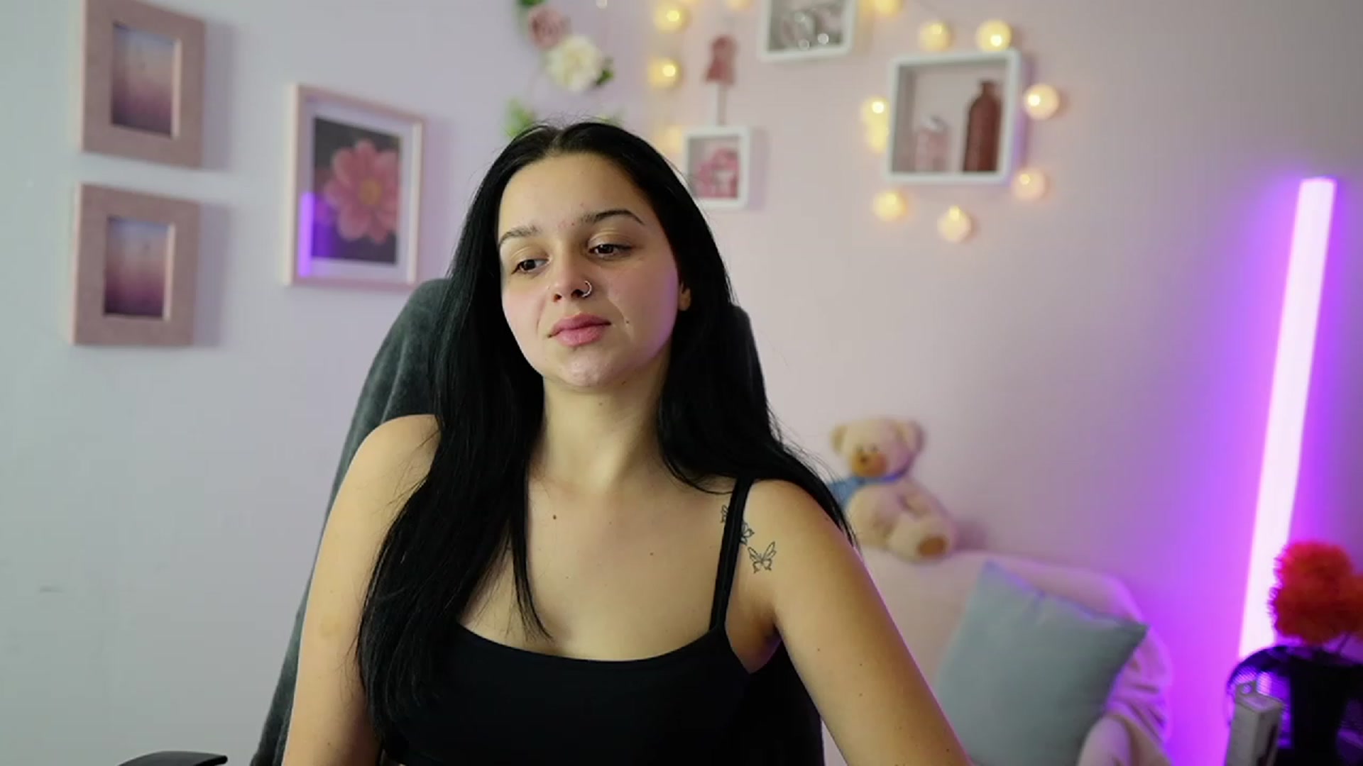 Gallery image thumbnail from Sola_Zola18's myfreecams stream on, 11/20/2023, 20:25 image 3 of 20