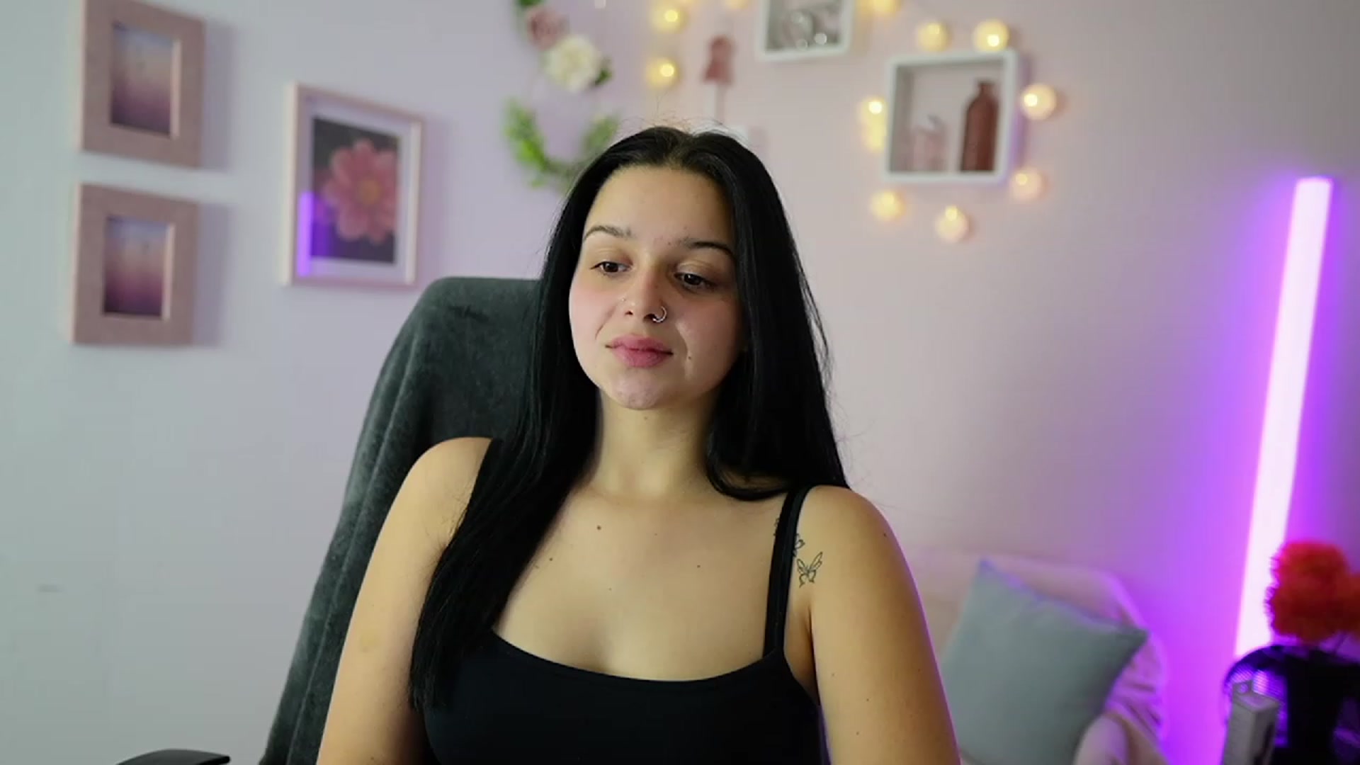 Gallery image thumbnail from Sola_Zola18's myfreecams stream on, 11/20/2023, 20:25 image 14 of 20