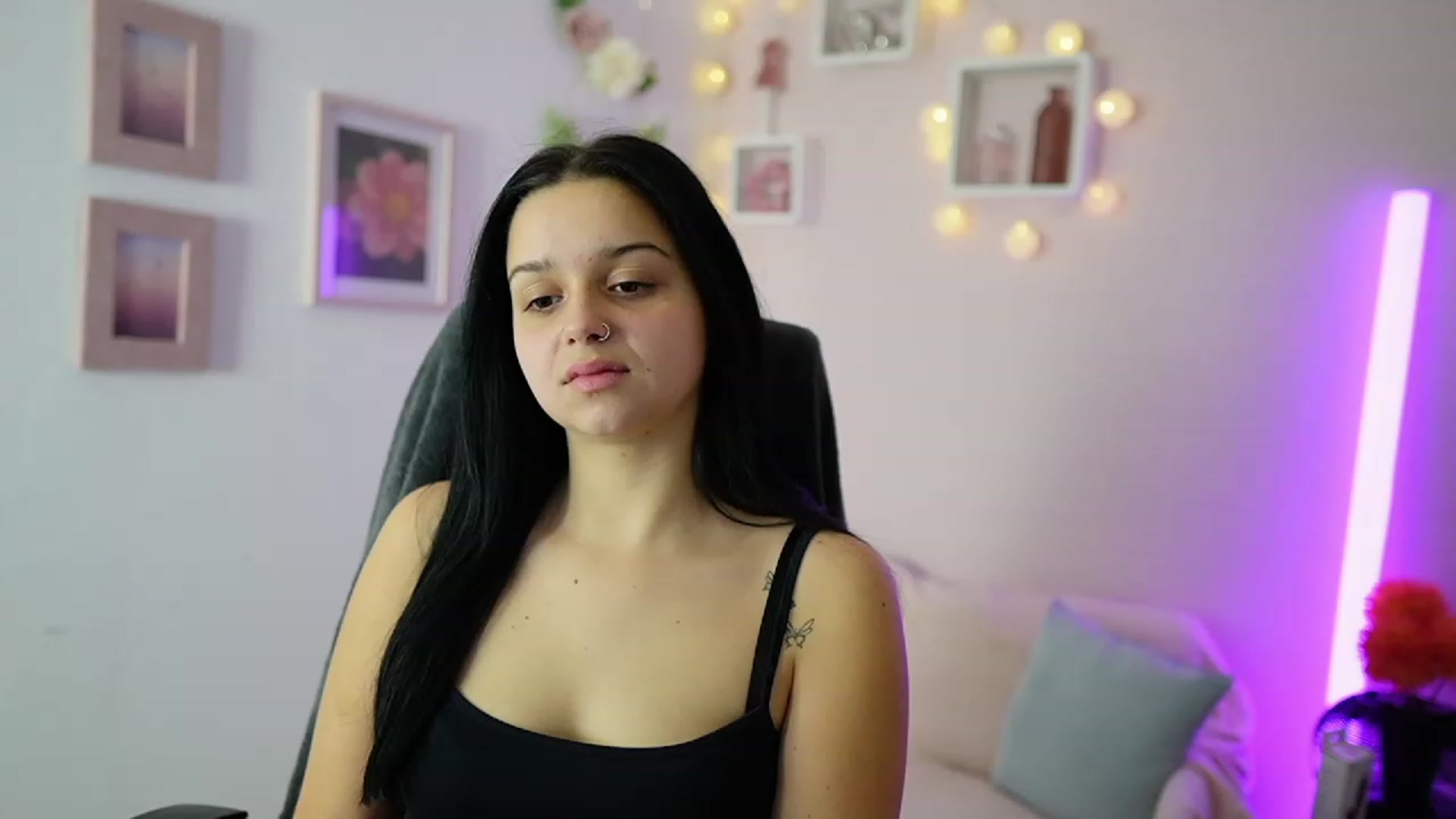 Gallery image thumbnail from Sola_Zola18's myfreecams stream on, 11/20/2023, 20:25 image 20 of 20