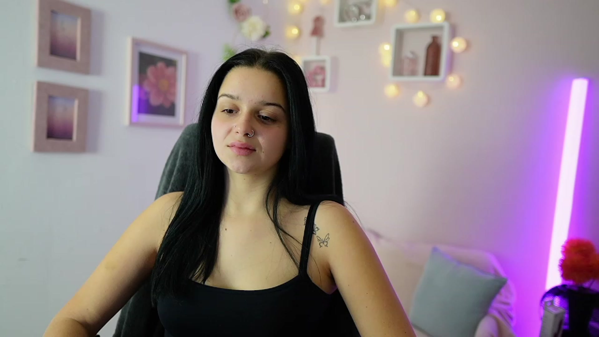 Gallery image thumbnail from Sola_Zola18's myfreecams stream on, 11/20/2023, 20:25 image 18 of 20