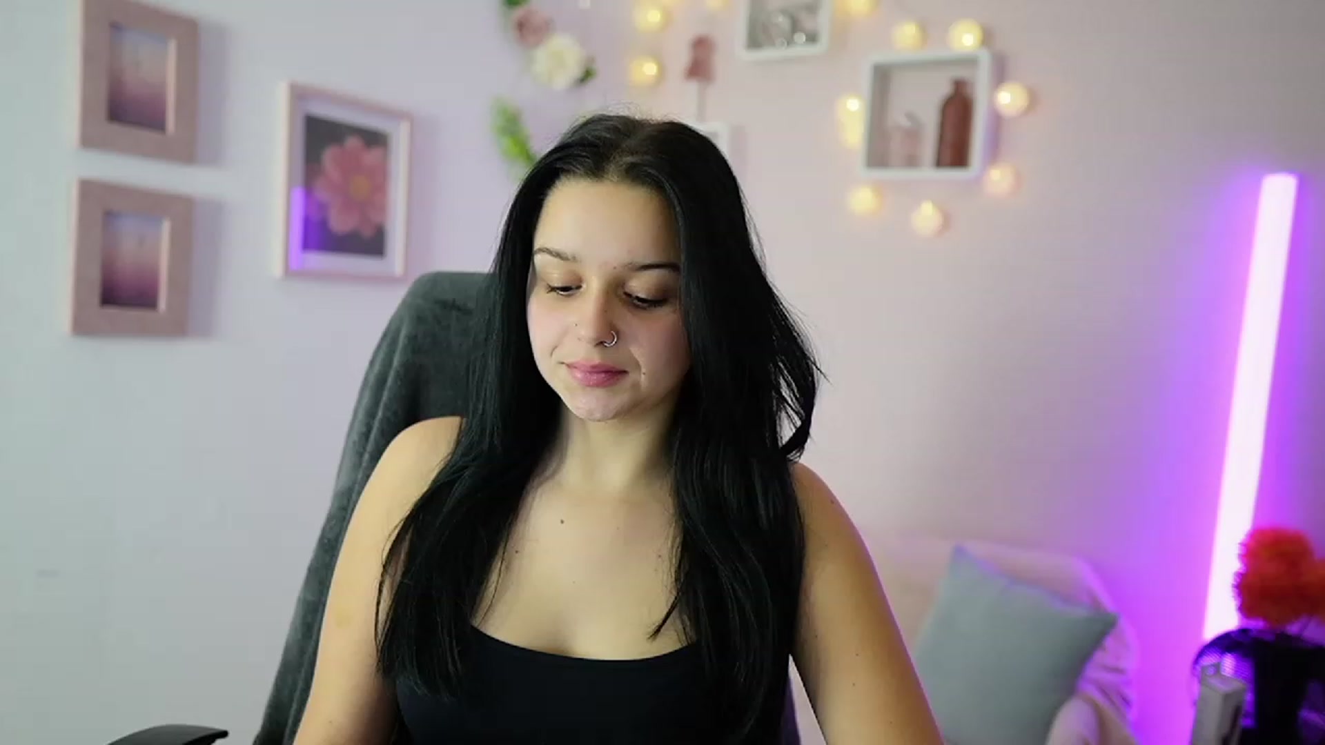 Gallery image thumbnail from Sola_Zola18's myfreecams stream on, 11/20/2023, 20:25 image 6 of 20