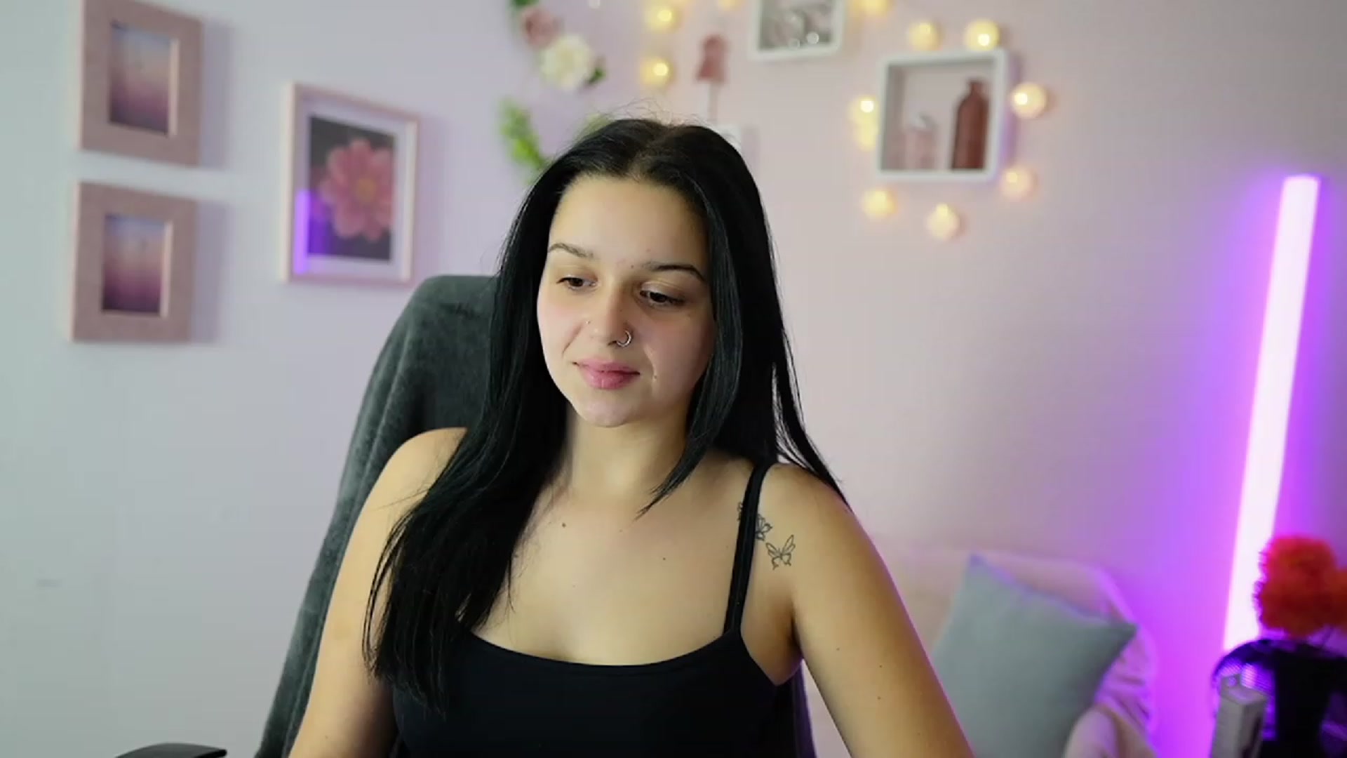 Gallery image thumbnail from Sola_Zola18's myfreecams stream on, 11/20/2023, 20:25 image 8 of 20
