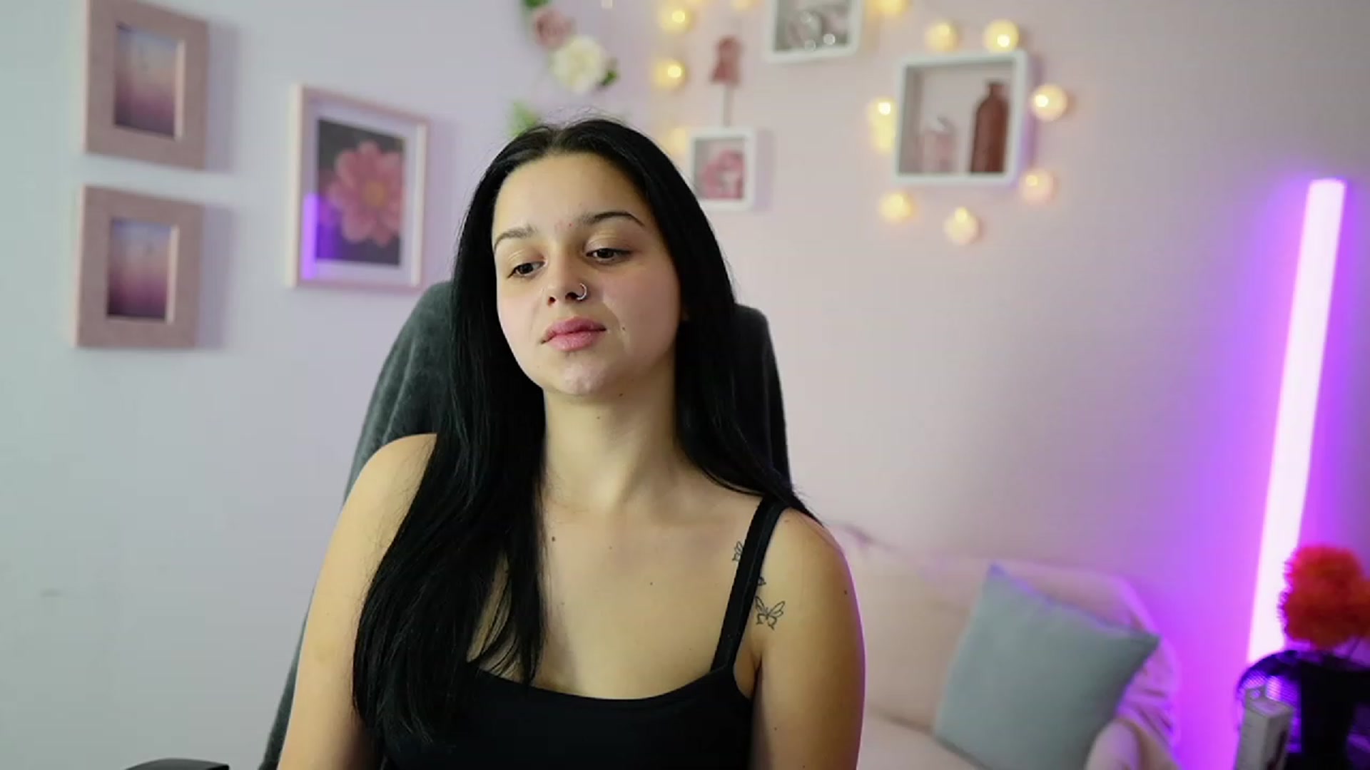 Gallery image thumbnail from Sola_Zola18's myfreecams stream on, 11/20/2023, 20:25 image 19 of 20