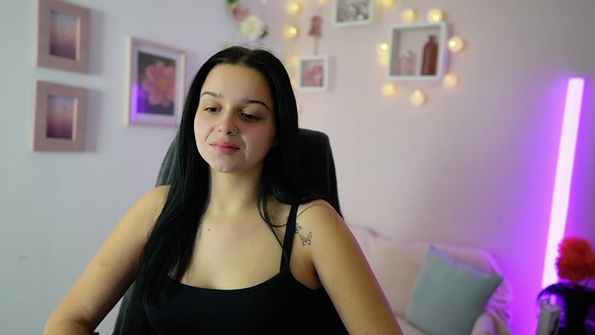 Gallery image thumbnail from Sola_Zola18's myfreecams stream on, 11/20/2023, 20:25 image 16 of 20