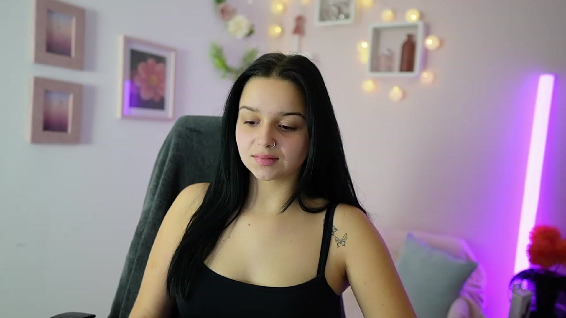 Gallery image thumbnail from Sola_Zola18's myfreecams stream on, 11/20/2023, 20:25 image 13 of 20