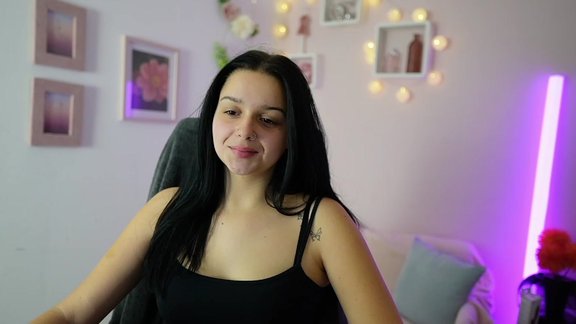 Gallery image thumbnail from Sola_Zola18's myfreecams stream on, 11/20/2023, 20:25 image 9 of 20
