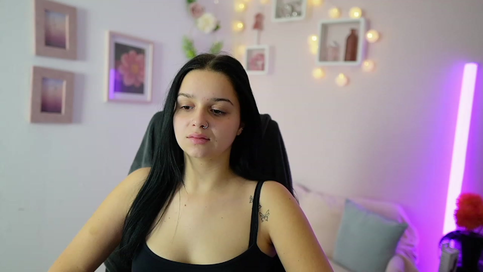 Gallery image thumbnail from Sola_Zola18's myfreecams stream on, 11/20/2023, 22:32 image 14 of 20