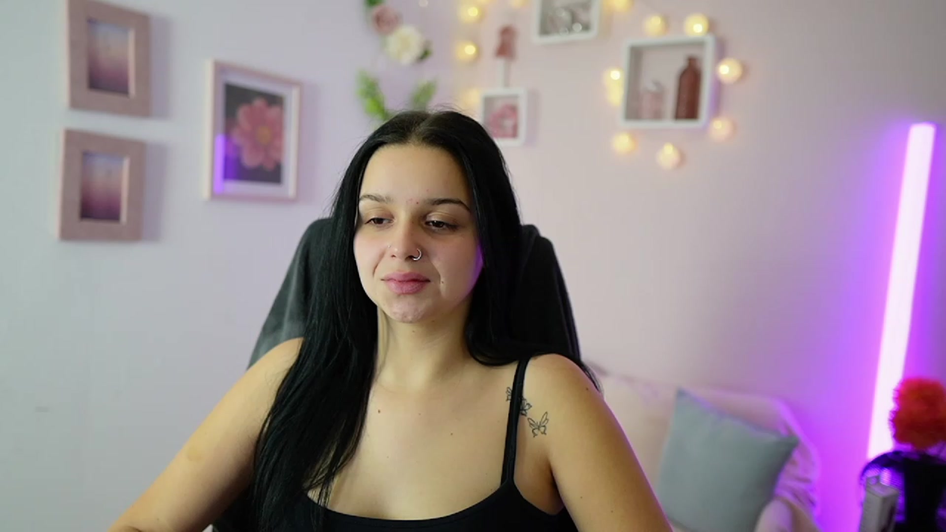 Gallery image thumbnail from Sola_Zola18's myfreecams stream on, 11/20/2023, 22:32 image 10 of 20