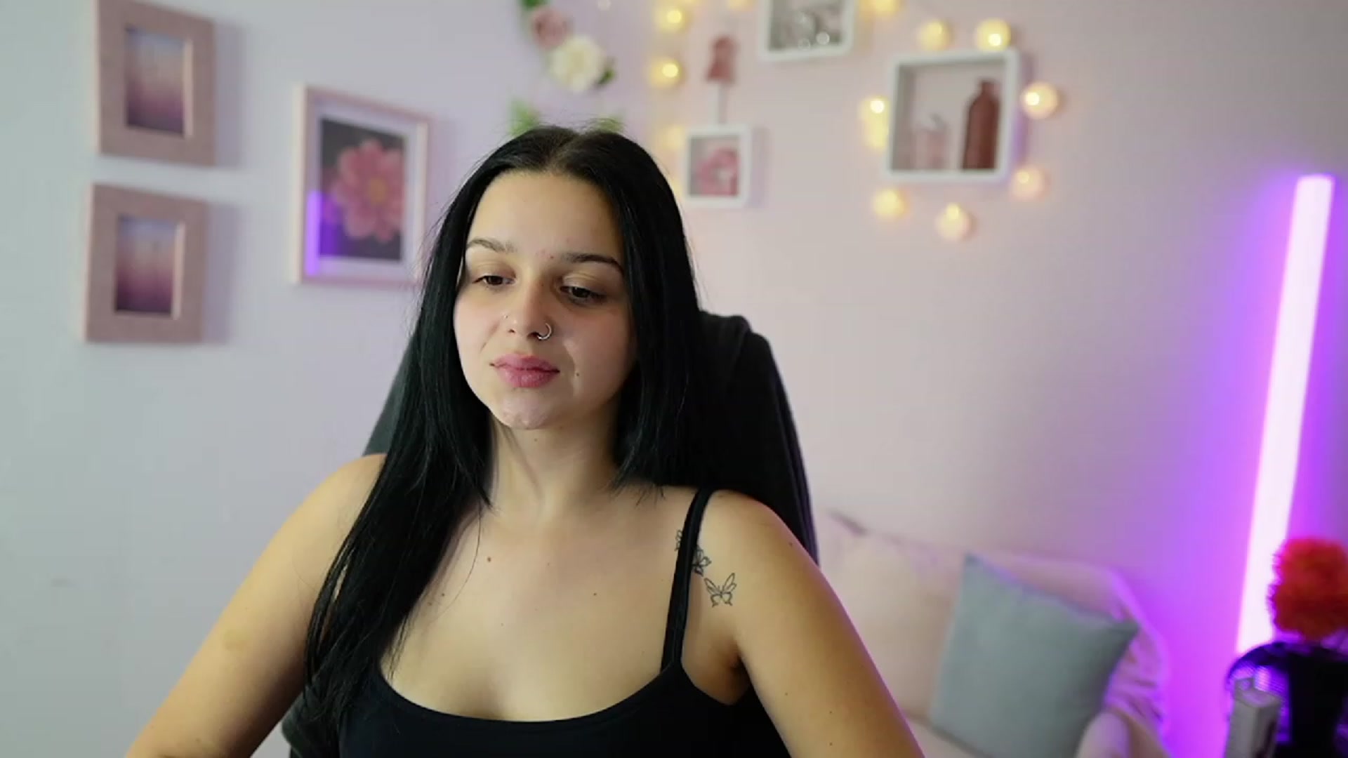 Gallery image thumbnail from Sola_Zola18's myfreecams stream on, 11/20/2023, 22:32 image 5 of 20
