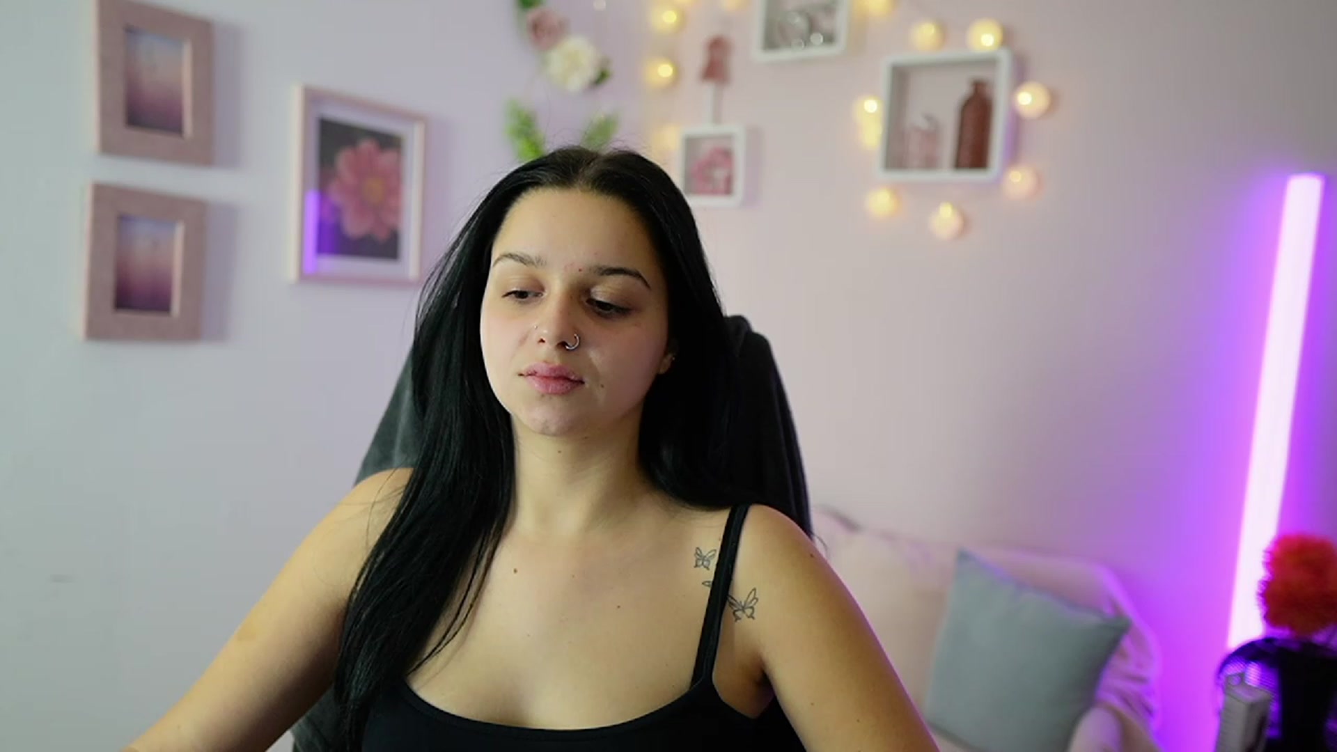 Gallery image thumbnail from Sola_Zola18's myfreecams stream on, 11/20/2023, 22:32 image 18 of 20