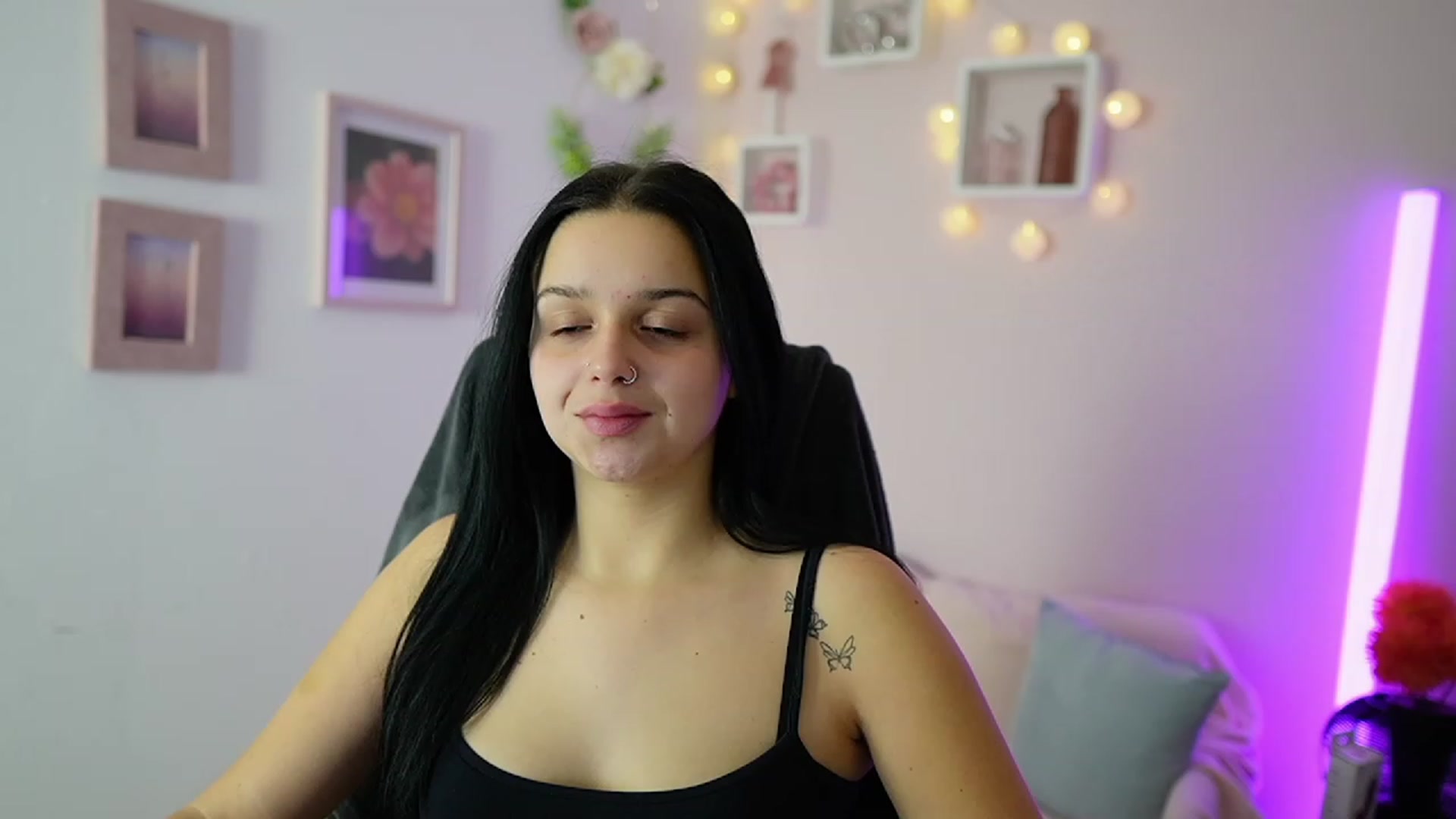 Gallery image thumbnail from Sola_Zola18's myfreecams stream on, 11/20/2023, 22:32 image 9 of 20