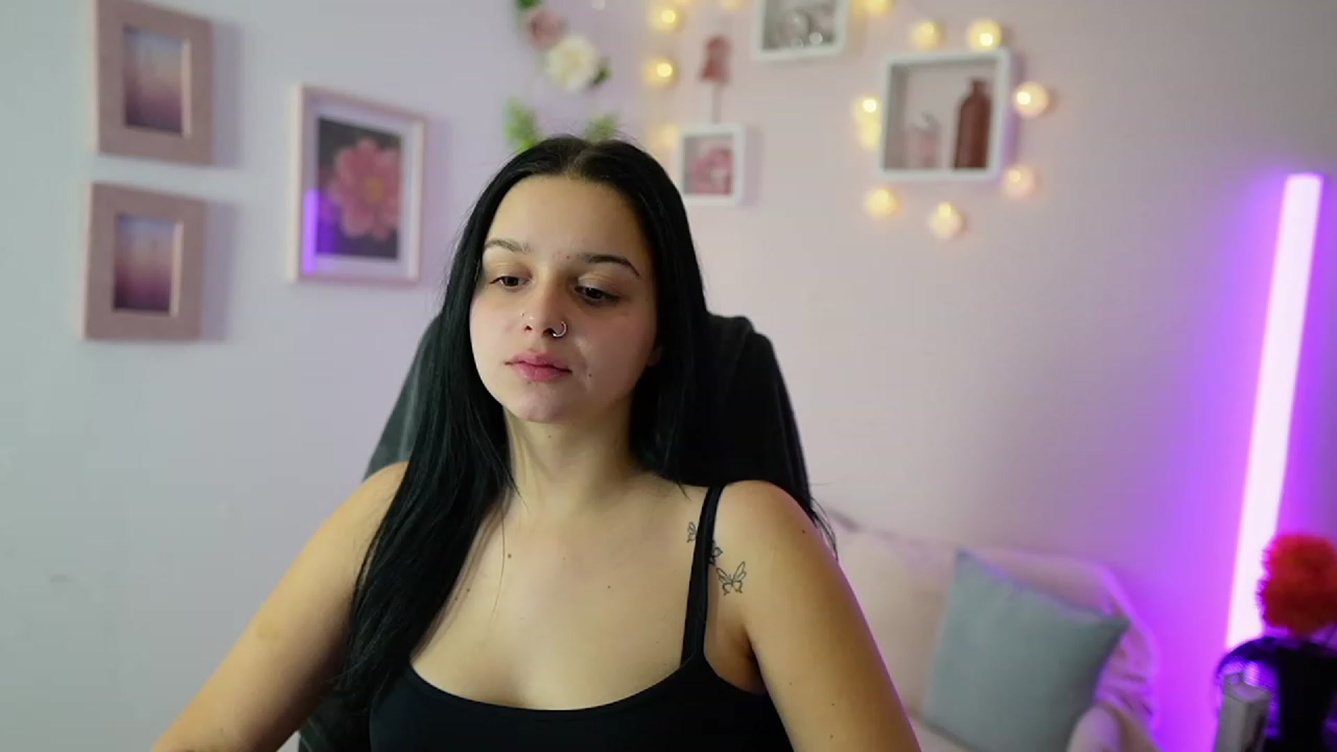 Gallery image thumbnail from Sola_Zola18's myfreecams stream on, 11/20/2023, 22:32 image 15 of 20
