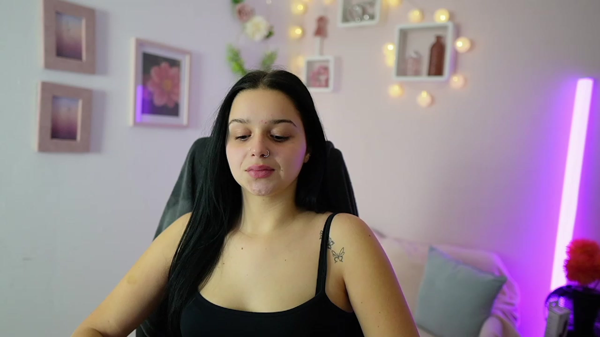 Gallery image thumbnail from Sola_Zola18's myfreecams stream on, 11/20/2023, 22:32 image 4 of 20
