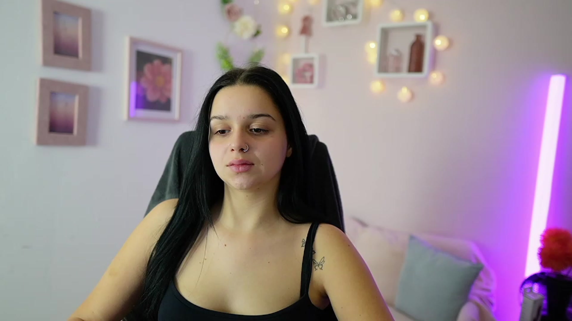 Gallery image thumbnail from Sola_Zola18's myfreecams stream on, 11/20/2023, 22:32 image 13 of 20