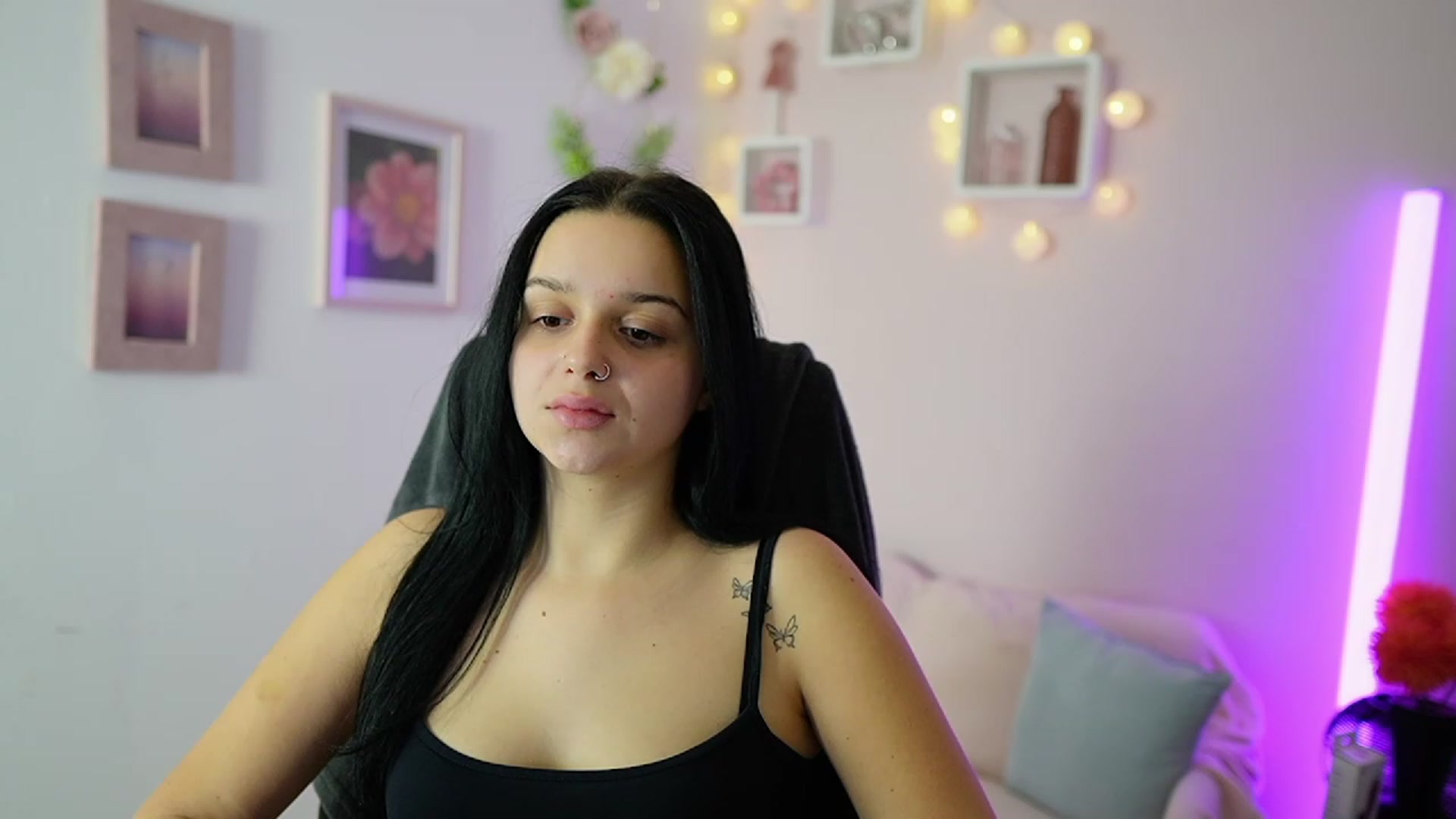 Gallery image thumbnail from Sola_Zola18's myfreecams stream on, 11/20/2023, 22:32 image 19 of 20
