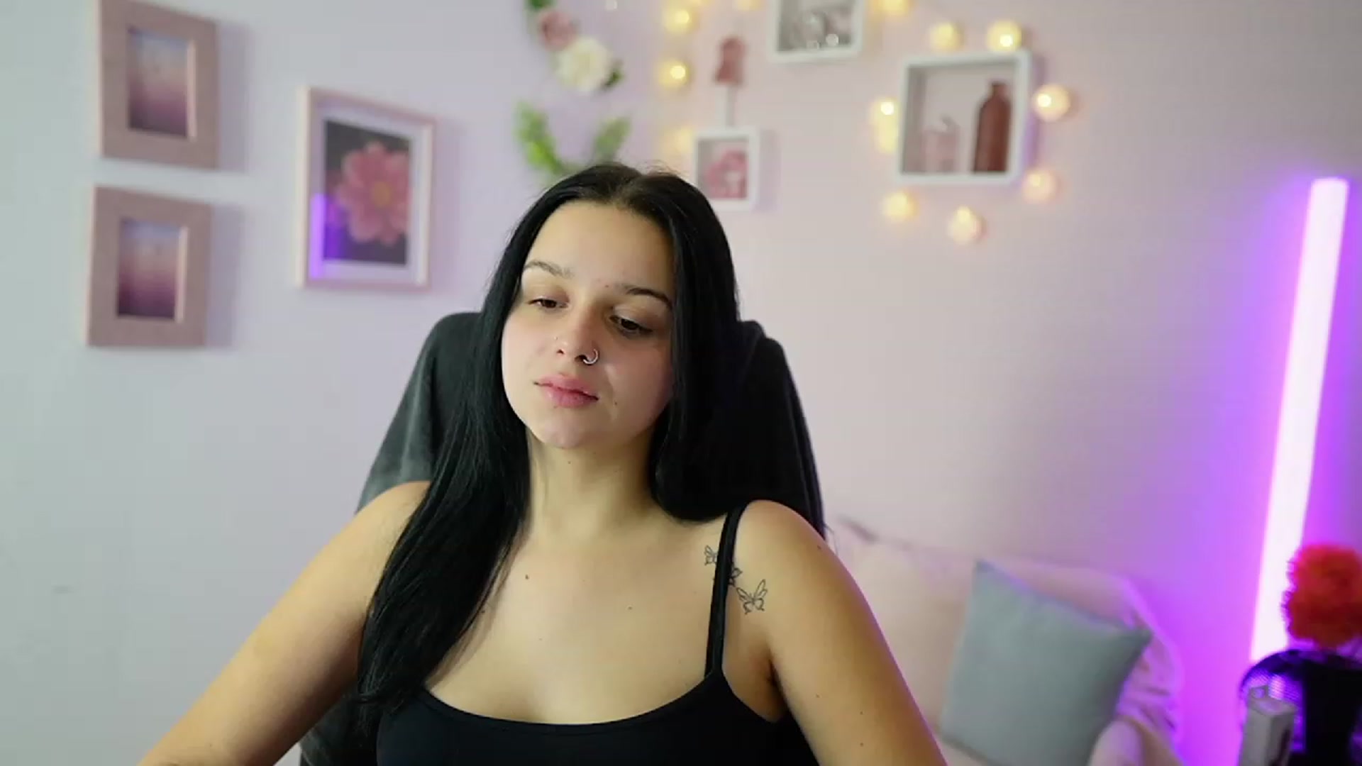 Gallery image thumbnail from Sola_Zola18's myfreecams stream on, 11/20/2023, 22:32 image 20 of 20