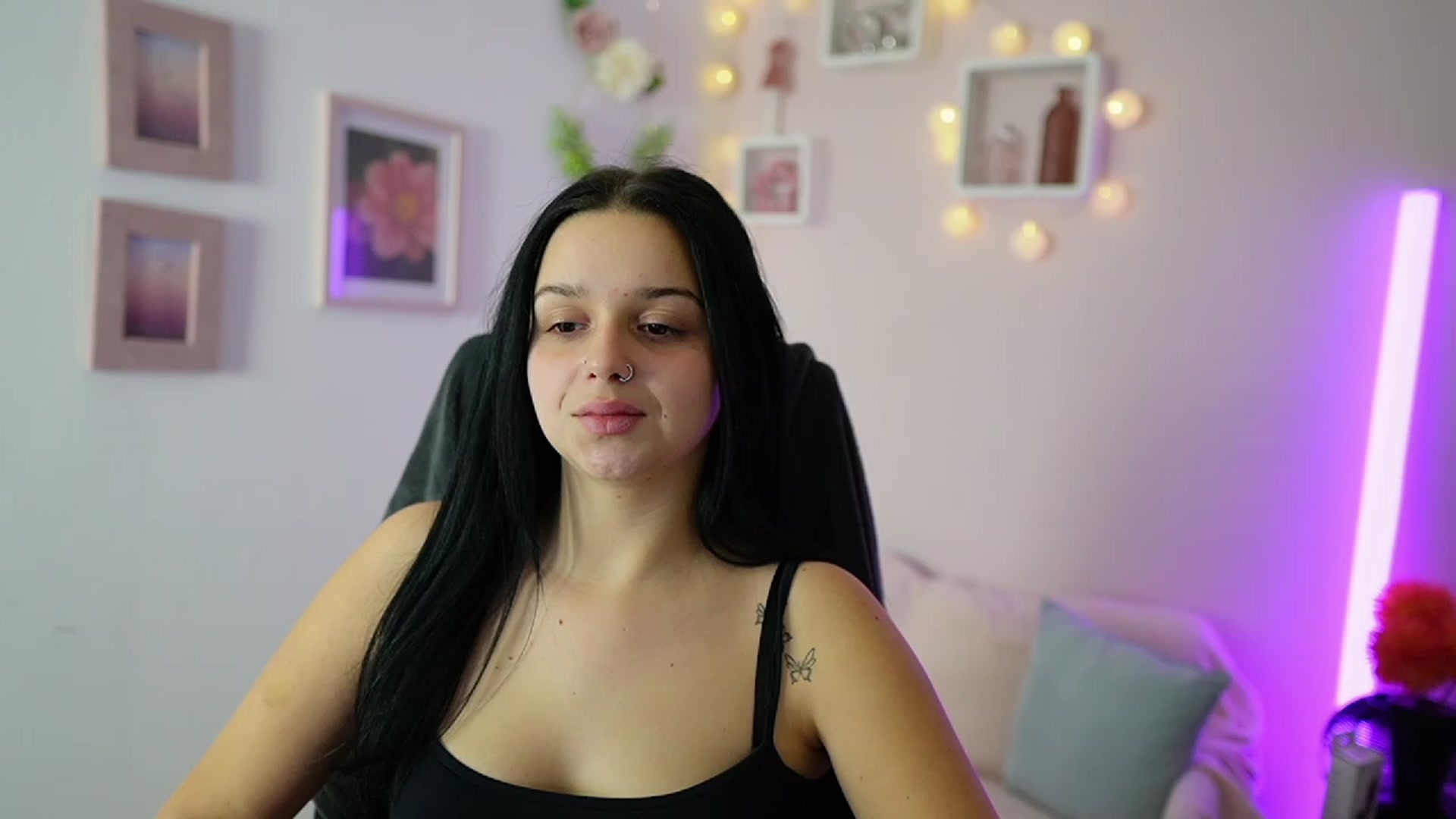 Gallery image thumbnail from Sola_Zola18's myfreecams stream on, 11/20/2023, 22:32 image 12 of 20