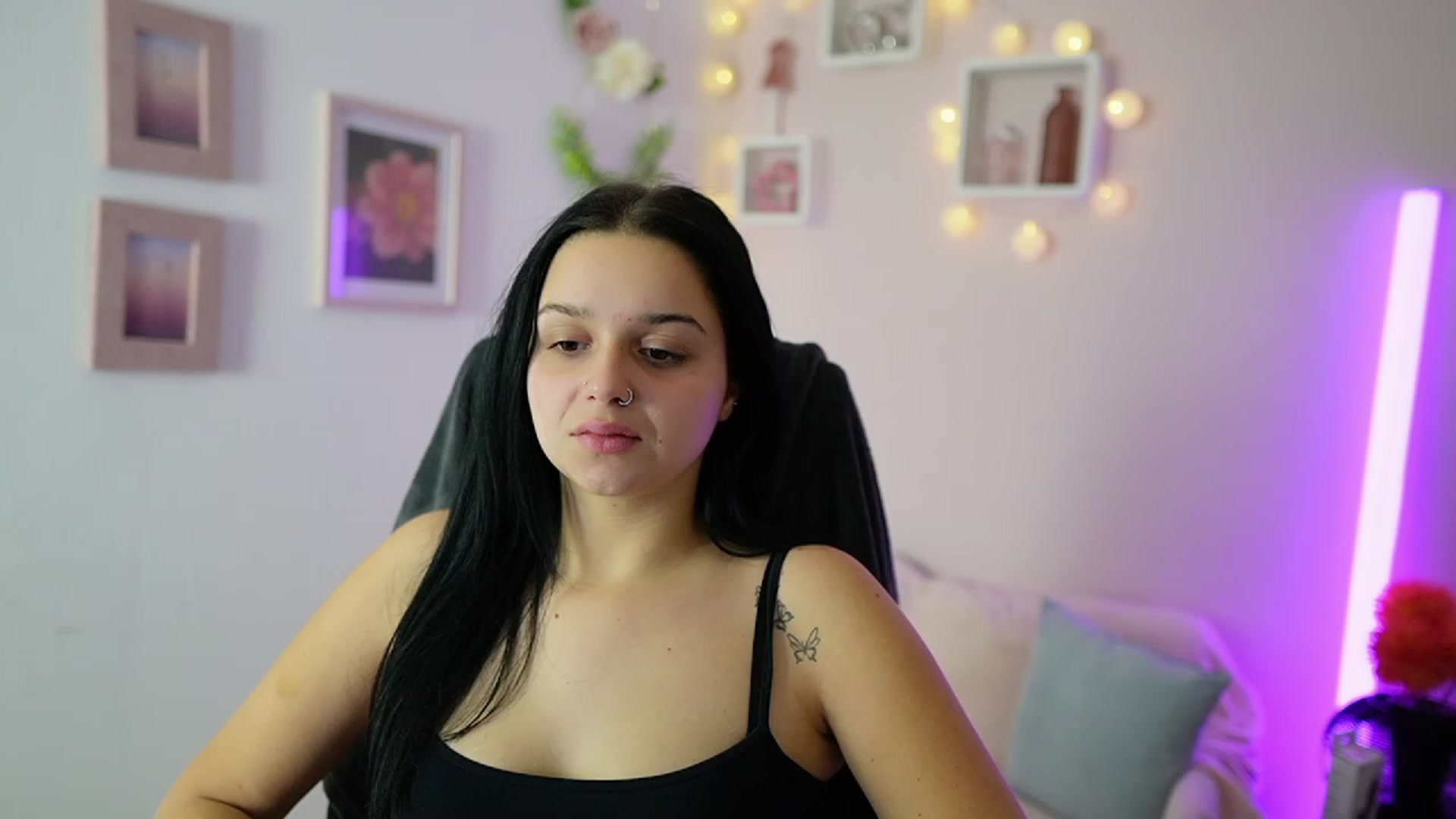 Gallery image thumbnail from Sola_Zola18's myfreecams stream on, 11/20/2023, 22:32 image 8 of 20