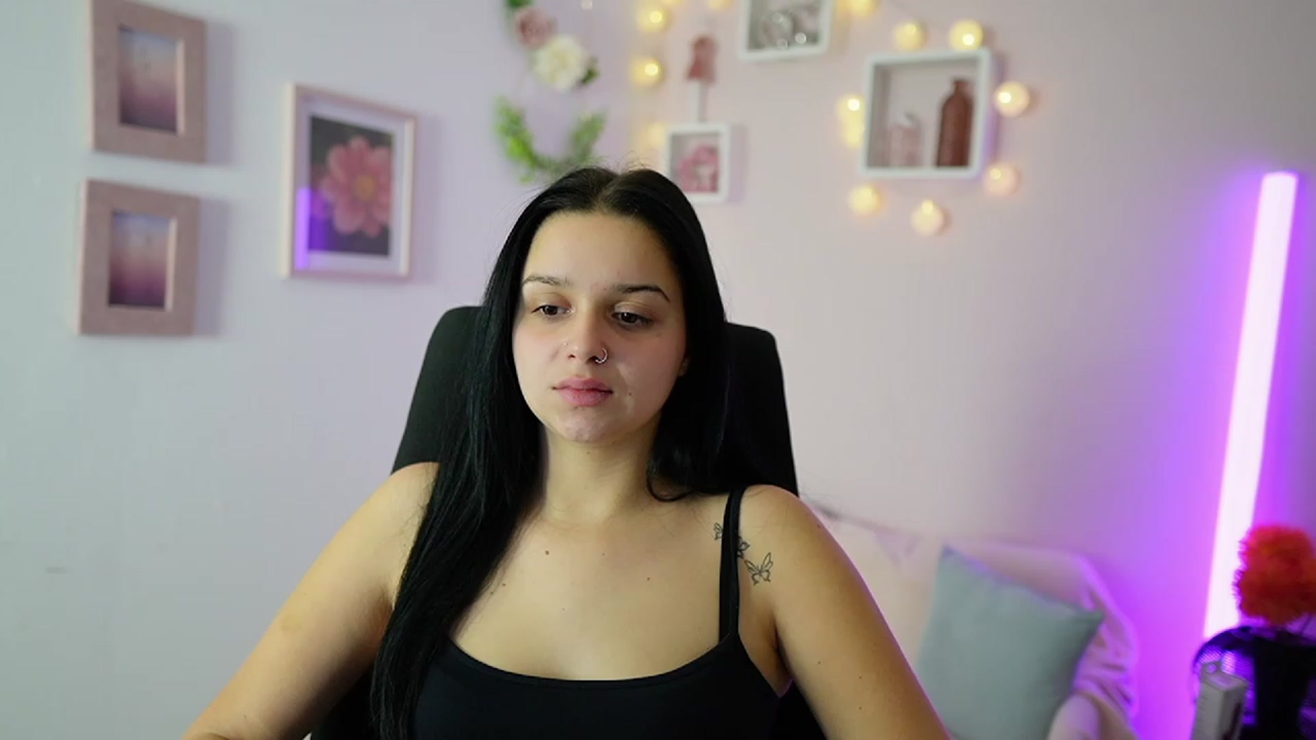 Gallery image thumbnail from Sola_Zola18's myfreecams stream on, 11/20/2023, 23:58 image 18 of 20