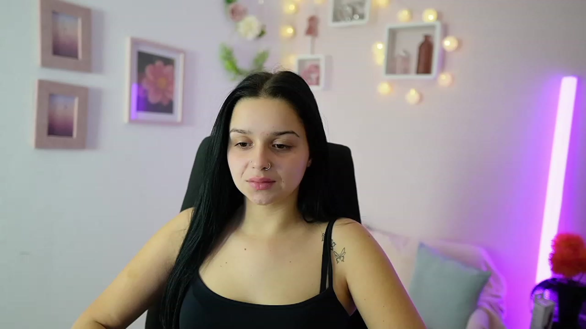 Gallery image thumbnail from Sola_Zola18's myfreecams stream on, 11/20/2023, 23:58 image 12 of 20