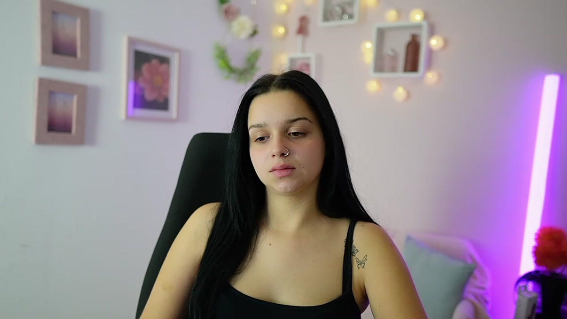 Gallery image thumbnail from Sola_Zola18's myfreecams stream on, 11/20/2023, 23:58 image 20 of 20