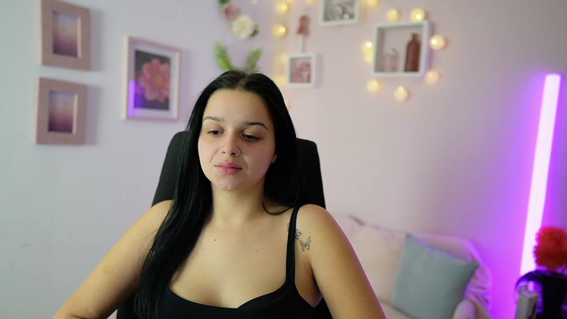 Gallery image thumbnail from Sola_Zola18's myfreecams stream on, 11/20/2023, 23:58 image 2 of 20